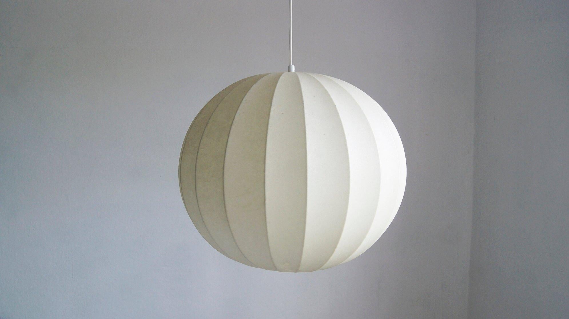 Rare Cocoon pendant lamp by Goldkant Leuchten.
Described as a Friedel Wauer design.
The distinctive features of this lamp are its spherical and rounded shapes. The steel construction of the wire frame allows the fixture to present itself in the