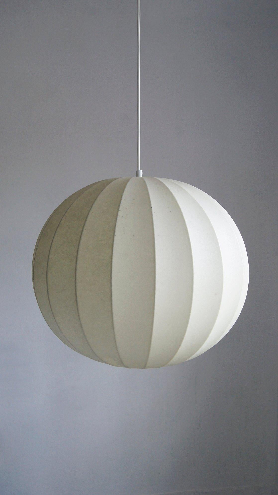 Mid-Century German Cocoon Pendant Lamp from Goldkant Leuchten In Good Condition For Sale In KUTNO, PL