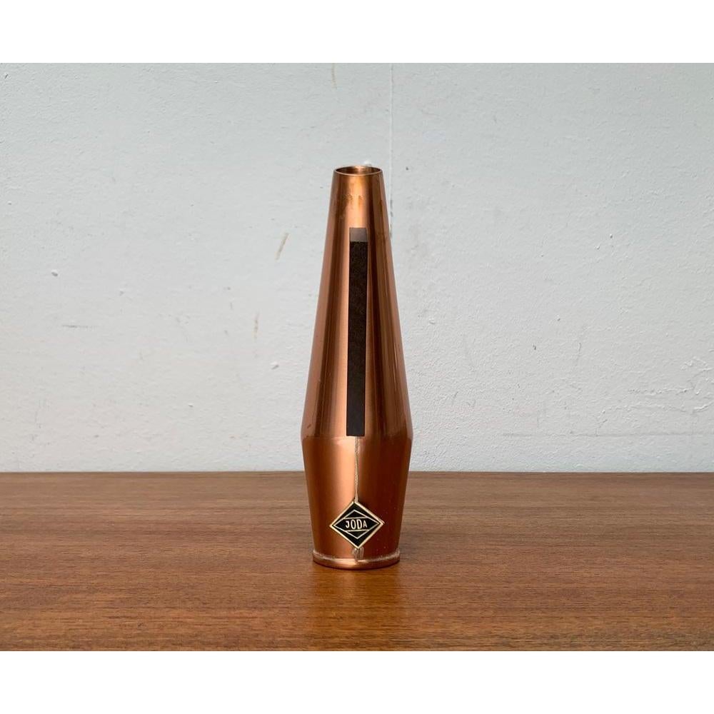 Vaso a caraffa in Cooper e Teak di Joda, anni '50, in ottime condizioni. Progettato tra il 1950 e il 1959 Questo pezzo ha un marchio di attribuzione È completamente autentico.

Informazioni aggiuntive:
Materiali: Metallo
Stili: Medioevo