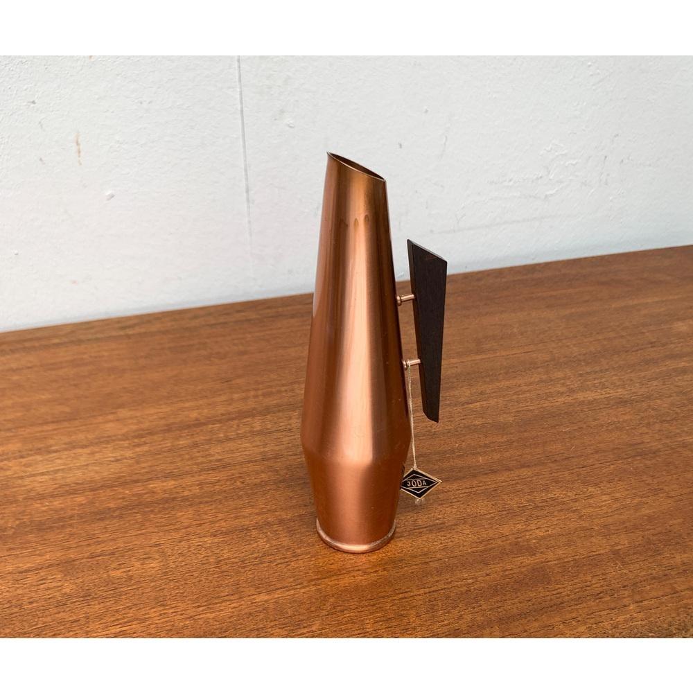 Tedesco Vaso a caraffa in Cooper e teak della Germania di metà secolo di Joda, anni '50 in vendita
