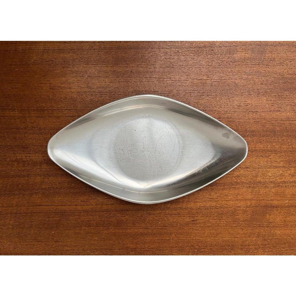 Mid-Century German Cromargan Plate from WMF, 1960s, in Very Good conditions. Designed 1960 to 1969 This piece has an attribution mark.

Additional information:
Materials: Metal
Color: Silver
Styles: Mid-Century Modern
Country of Origin: Germany
Item