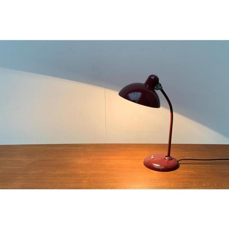 Metallo Lampada da tavolo 6556 di Christian Dell, 1960, metà secolo, Germania, rosso scuro in vendita