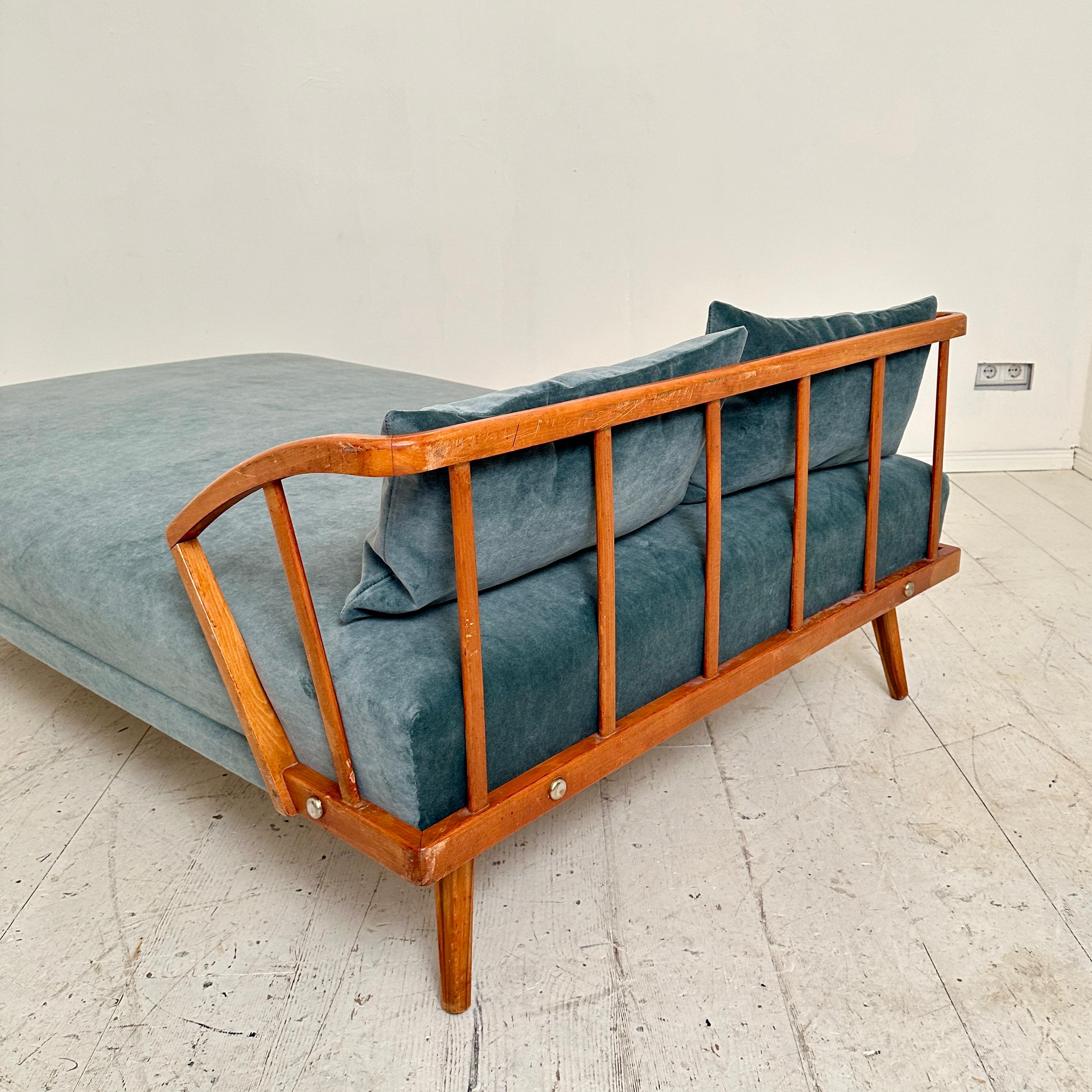 Mid Century German Daybed / Bed in Beech and Petrol Colored Velvet, 1950 5