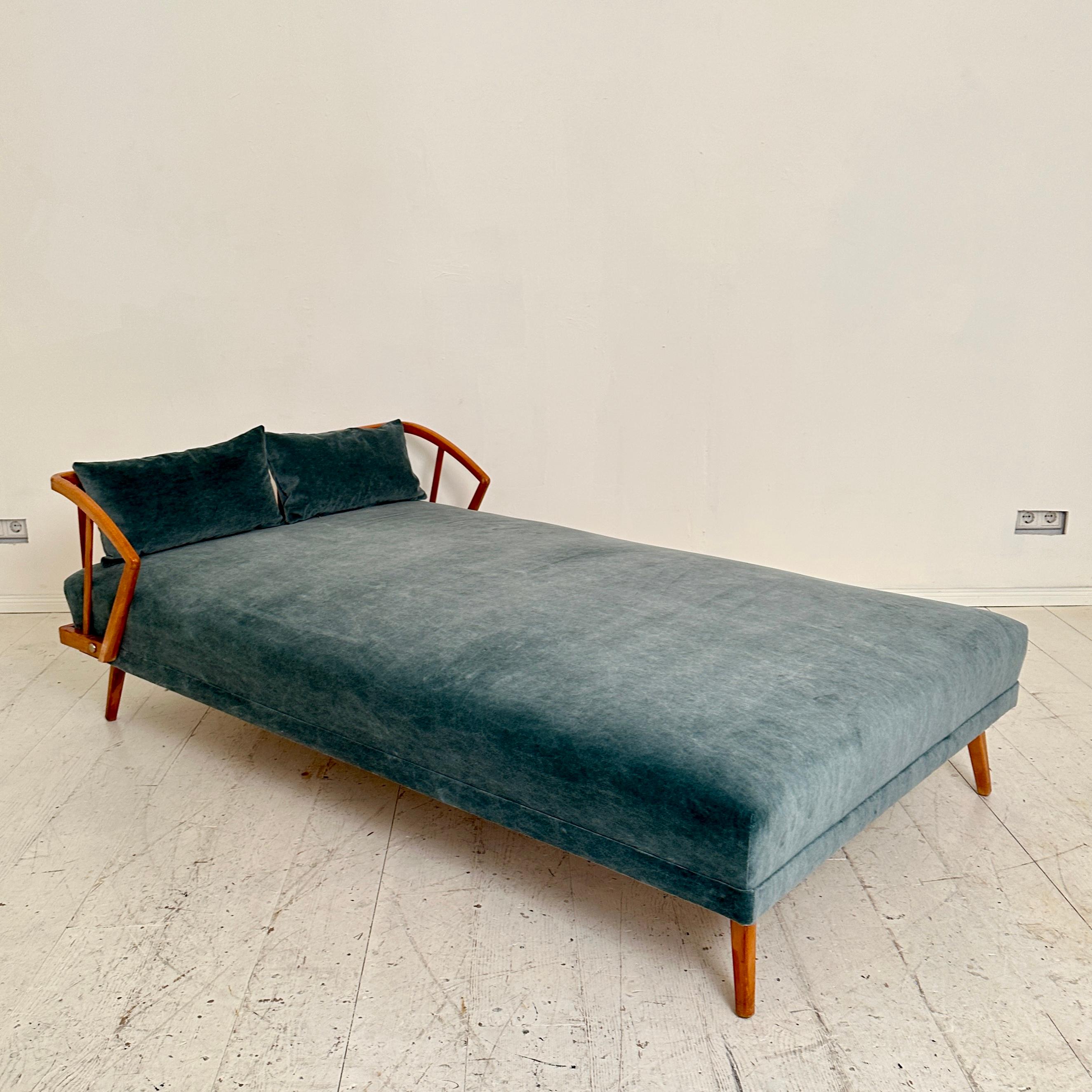 Mid Century German Daybed / Bed in Beech and Petrol Colored Velvet, 1950 6
