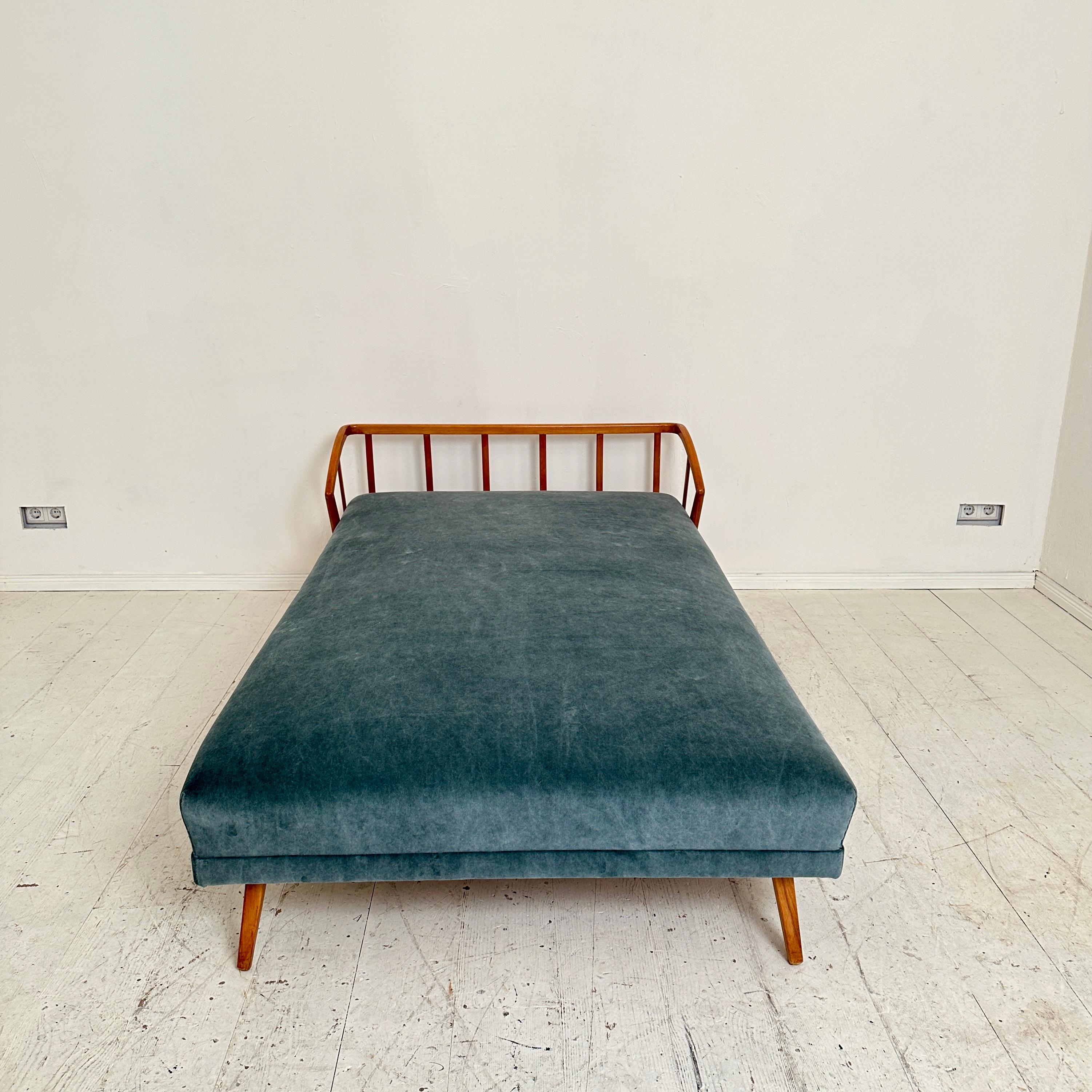 Mid Century German Daybed / Bed in Beech and Petrol Colored Velvet, 1950 7