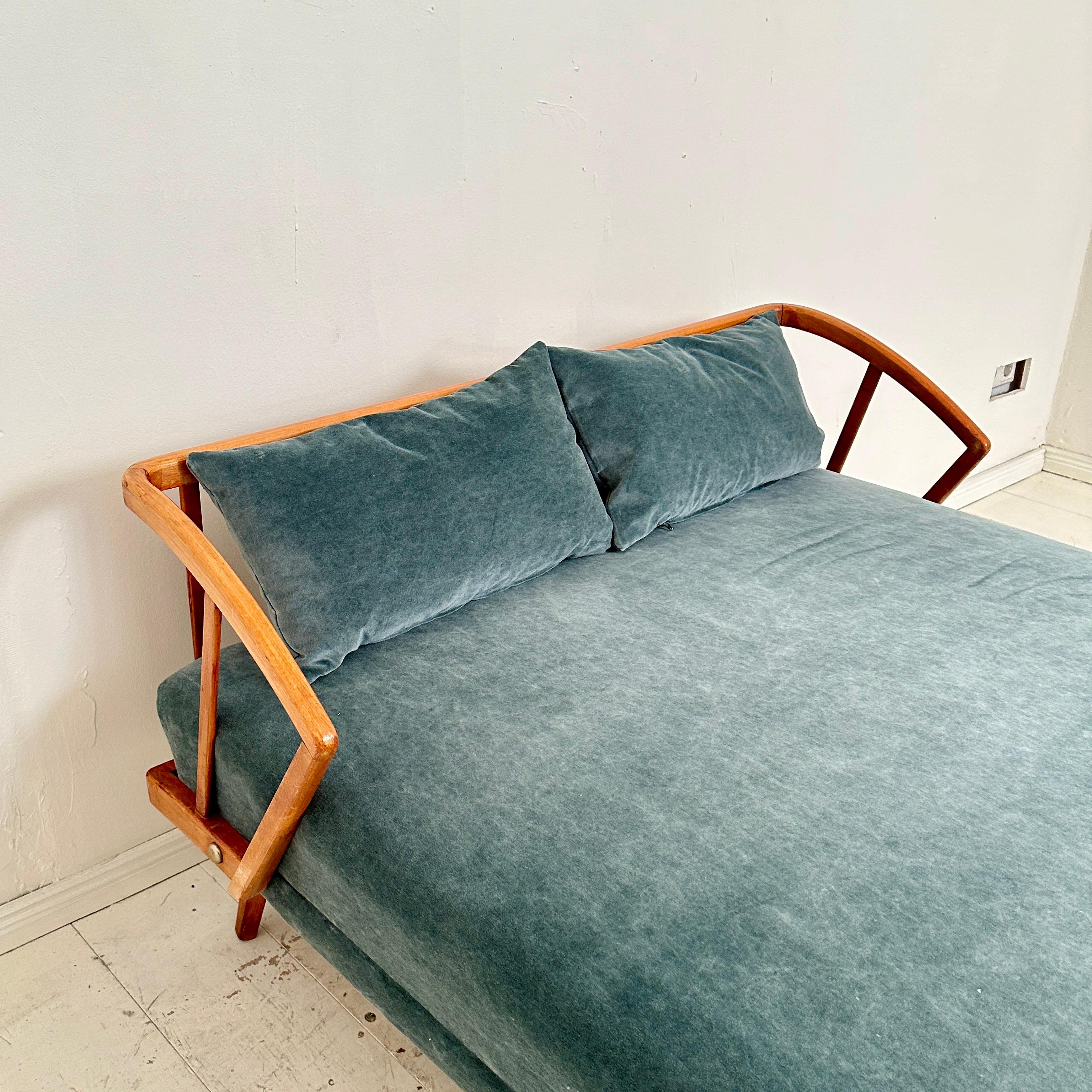 Mid-Century Modern Mid Century German Daybed / Bed in Beech and Petrol Colored Velvet, 1950