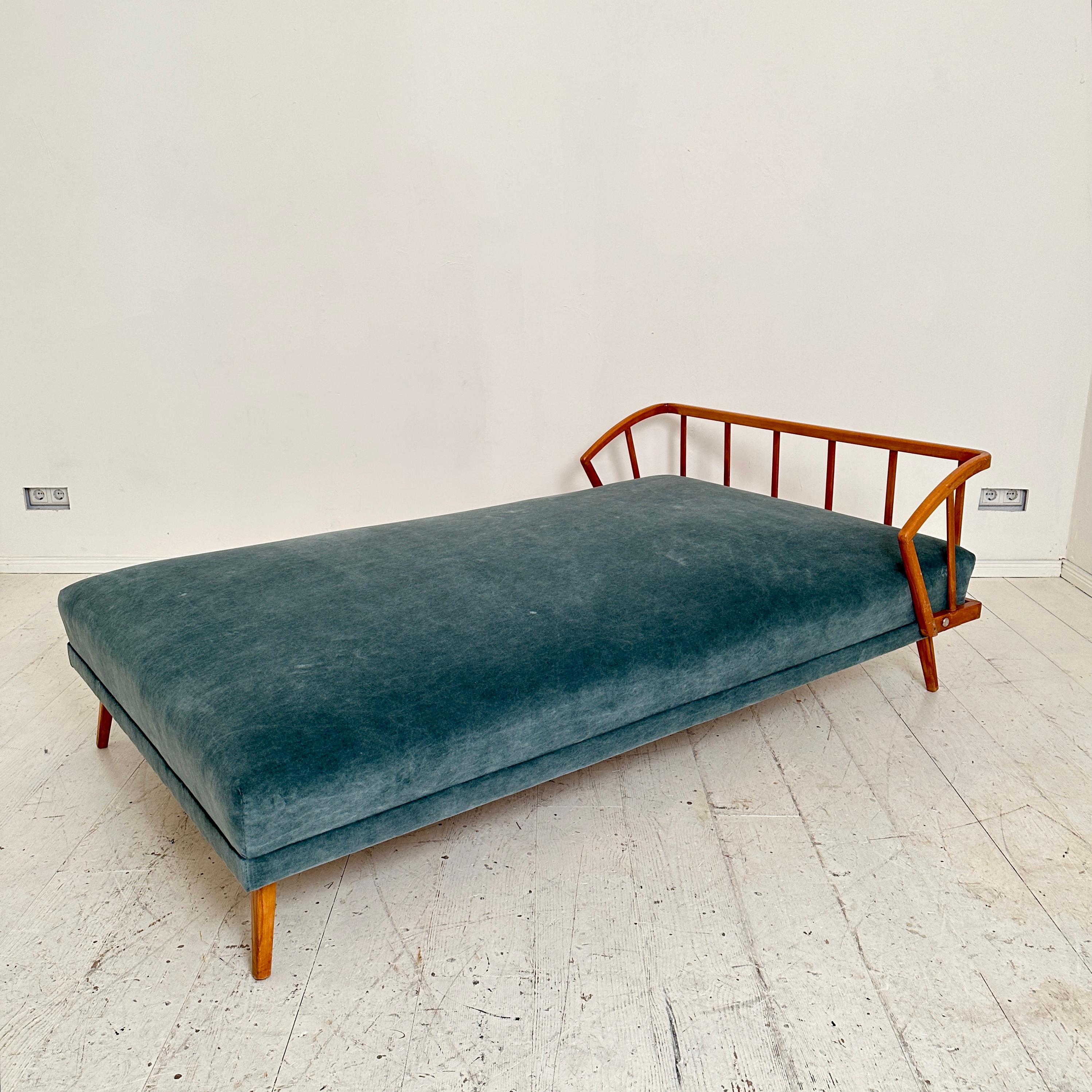 Mid Century German Daybed / Bed in Beech and Petrol Colored Velvet, 1950 1