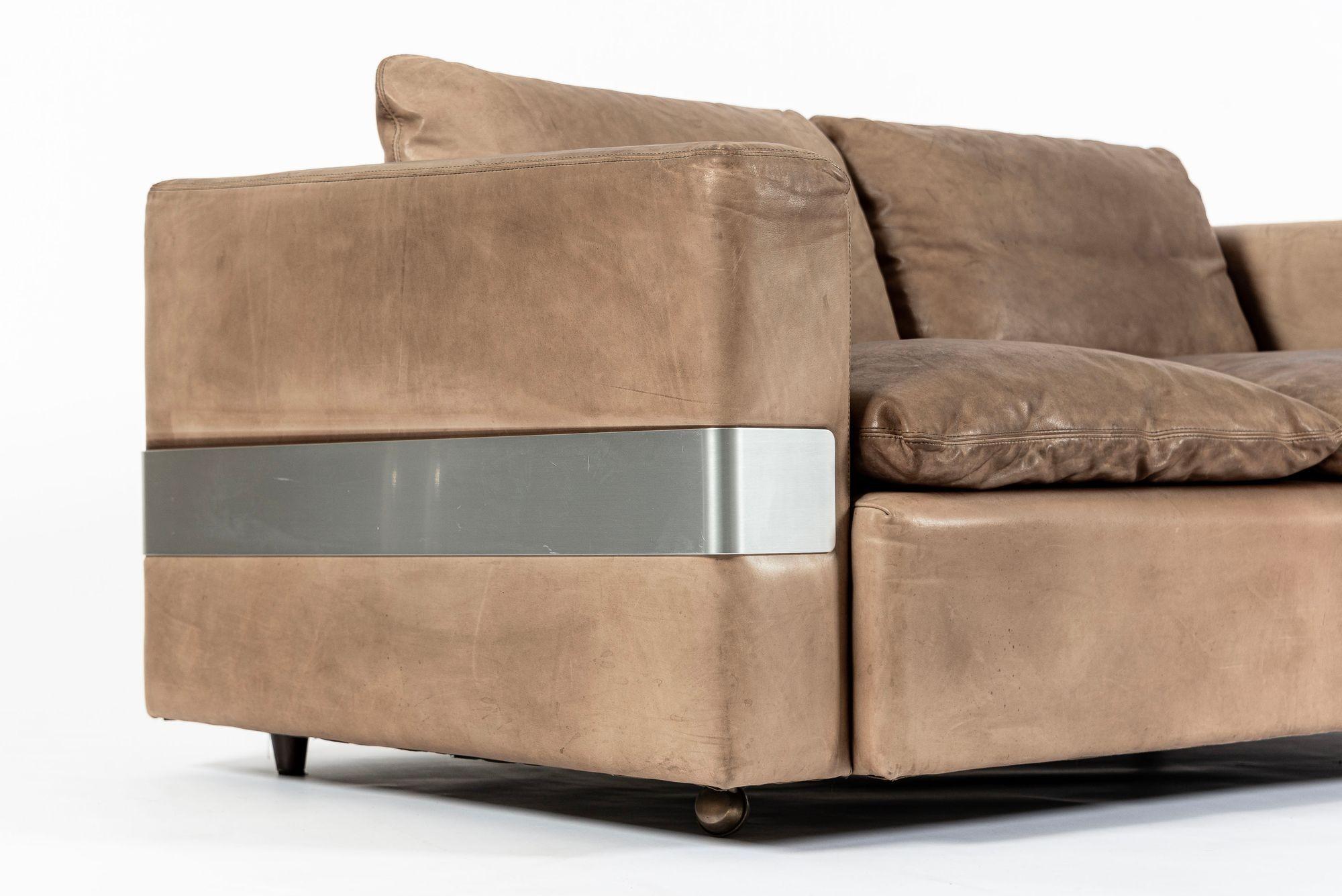 Divano a due piazze in pelle marrone invecchiata della Germania di metà secolo in vendita 5