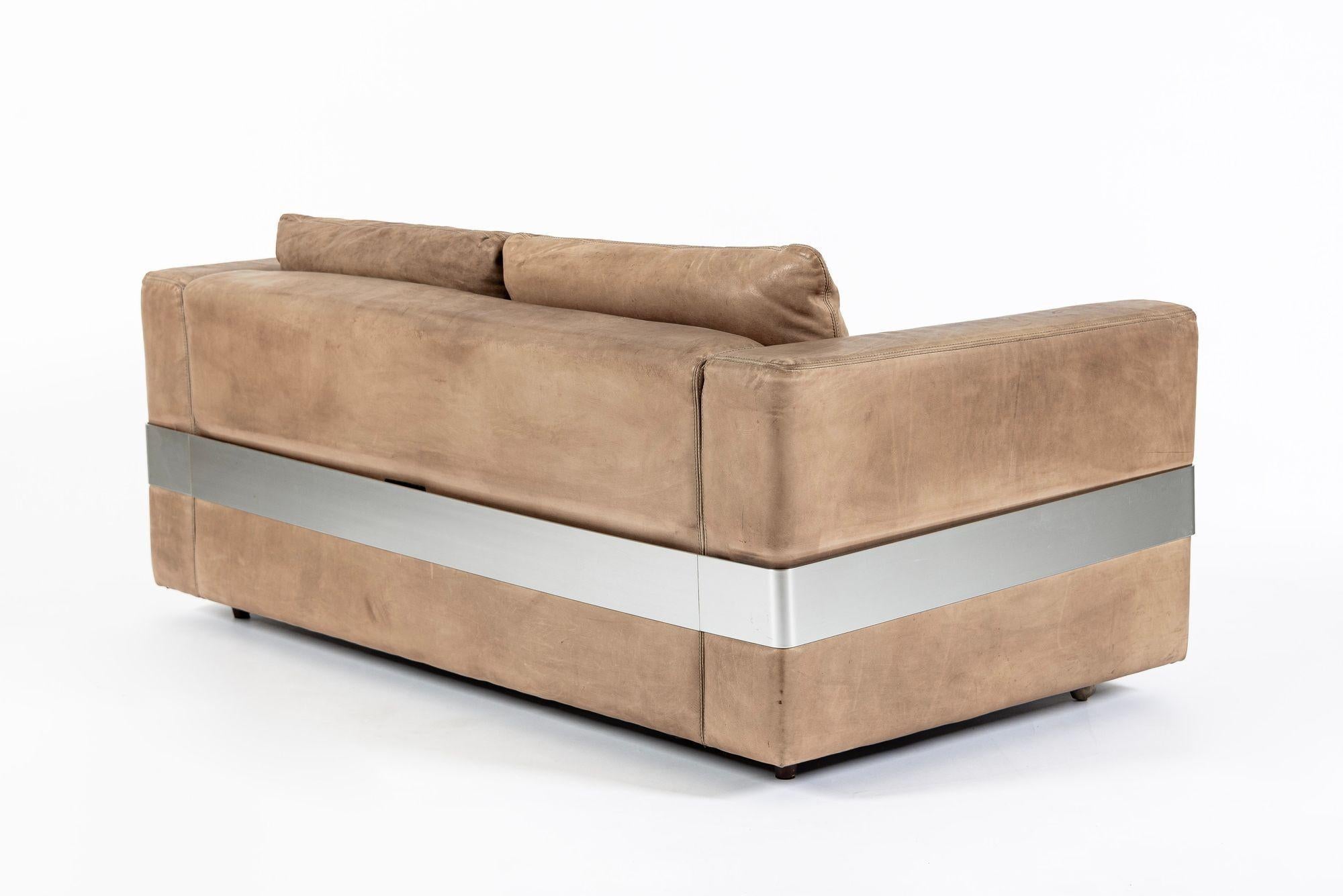 Fine XX secolo Divano a due piazze in pelle marrone invecchiata della Germania di metà secolo in vendita