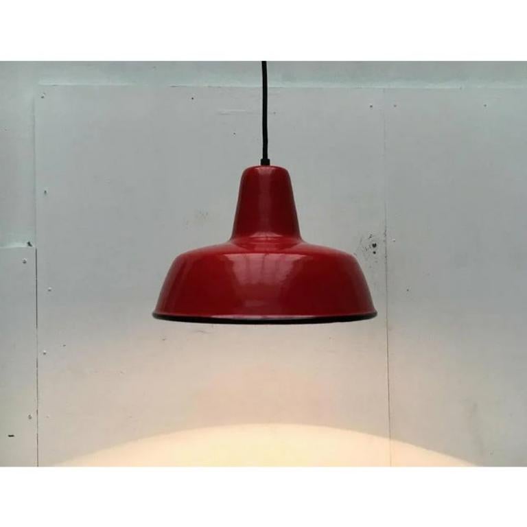 Lampada a sospensione a smalto tedesca di metà secolo di Kaiser Idell/Kaiser Leuchten, anni '60 in vendita 4