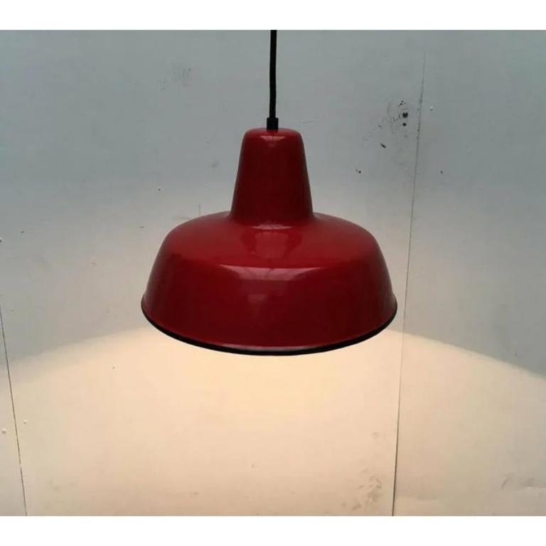XX secolo Lampada a sospensione a smalto tedesca di metà secolo di Kaiser Idell/Kaiser Leuchten, anni '60 in vendita