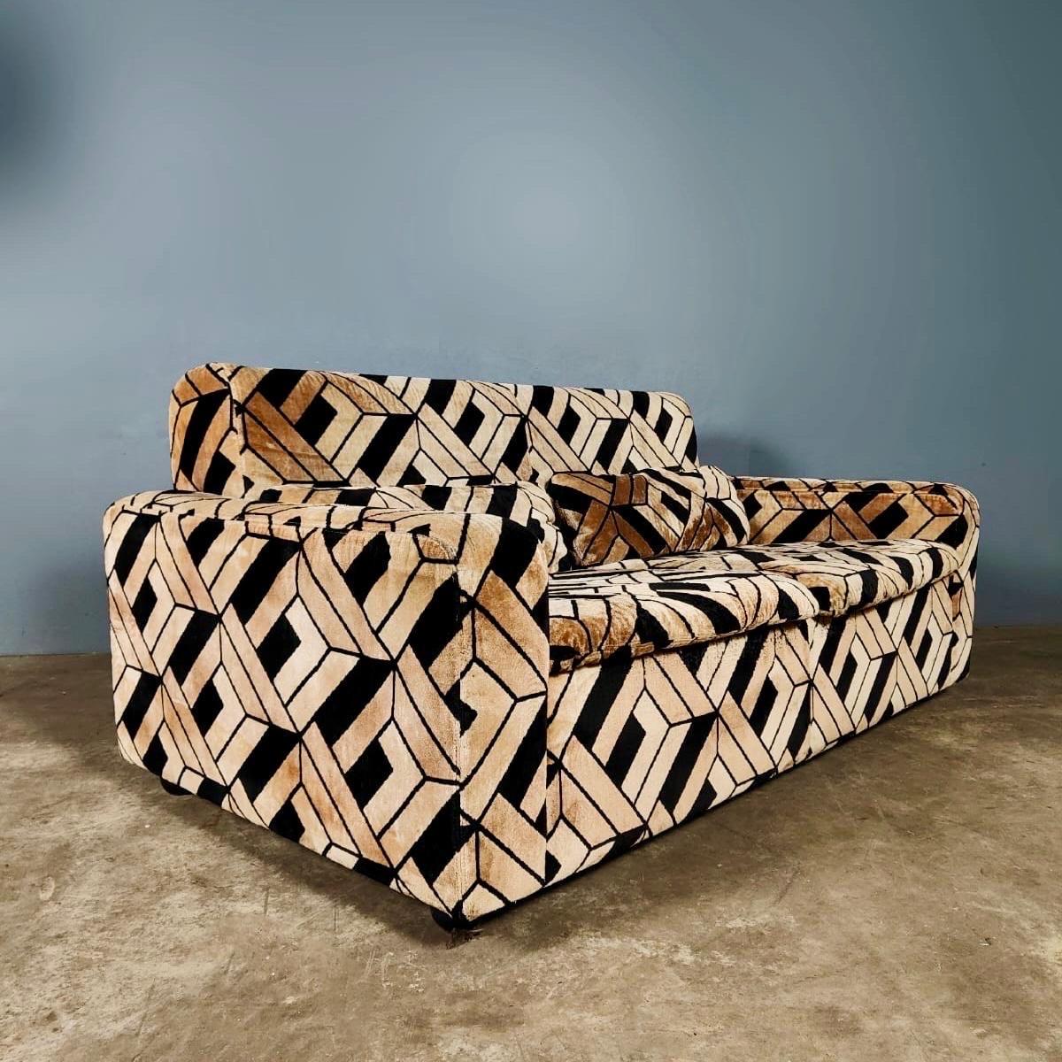 New Stock ✅

Mid Century German Geometric Black Gold Brown Velvet Two Seater Sofa Vintage Retro MCM

A mid century two seater sofa manufactured in Germany during the 1970s.

This sofa features black, brown and gold geometric patterned velvet