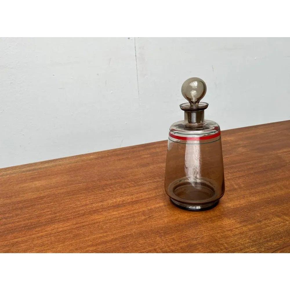 Carafe en verre allemande du milieu du siècle, années 1960, en très bon état. Conçue de 1960 à 1969

Informations complémentaires :
Matériaux : Verre
Couleur : marron
Styles : Moderne du milieu du siècle
Pays d'origine : Allemagne
Type d'article :