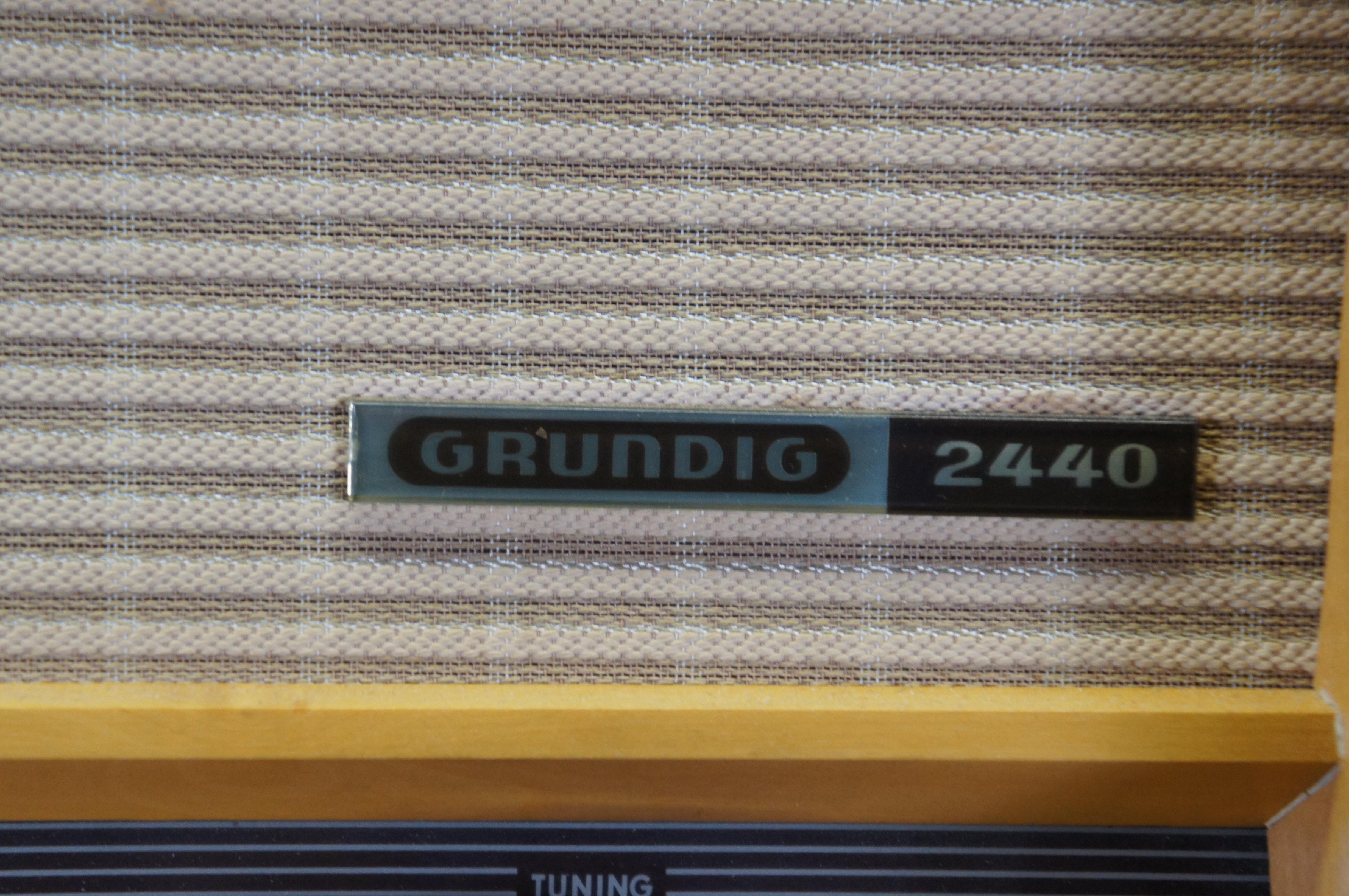 20th Century Mid Century German Grundig 2440 Table Top Tube Radio Stereo For Sale