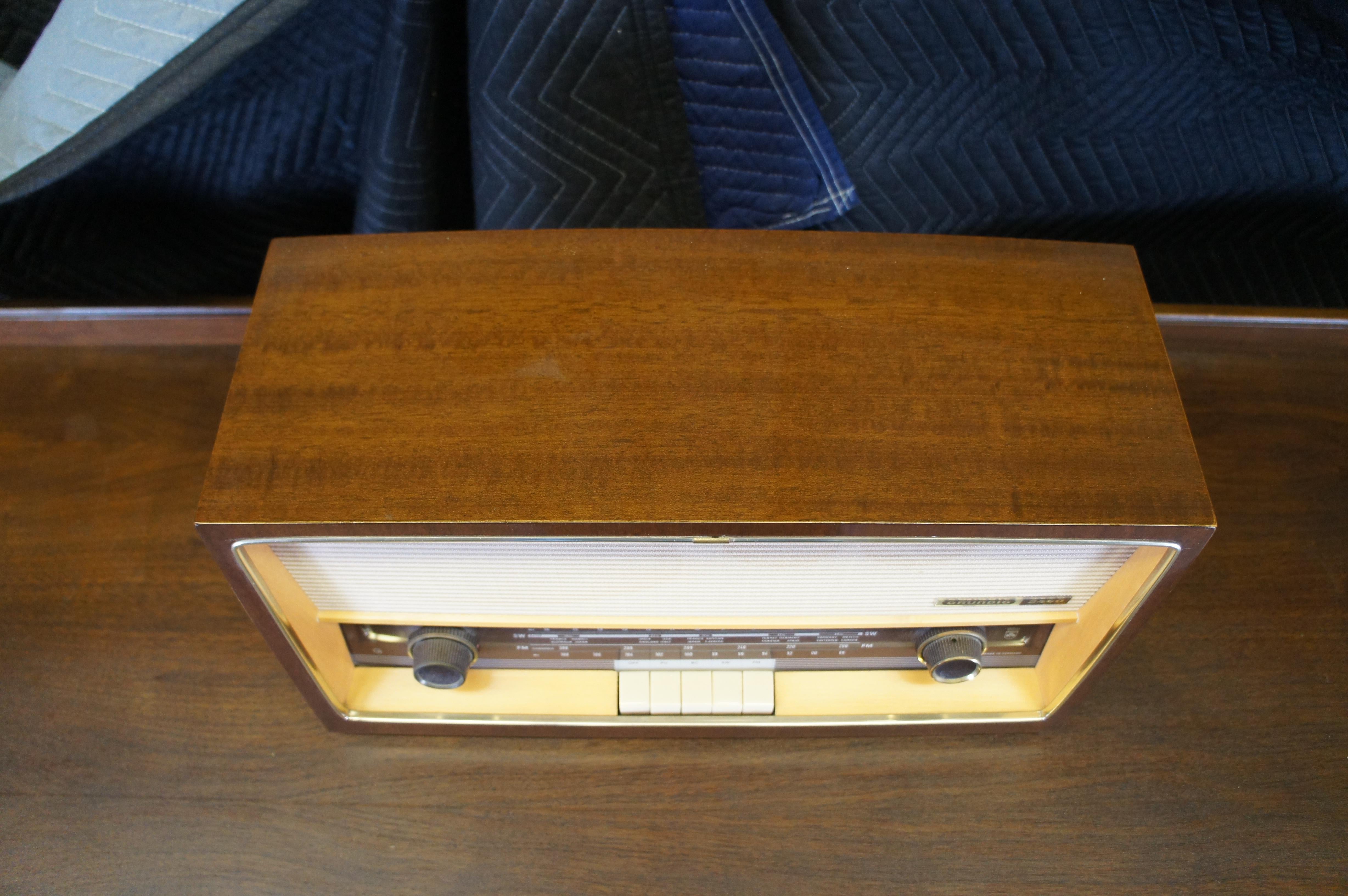 Bakelite Mid Century German Grundig 2440 Table Top Tube Radio Stereo For Sale