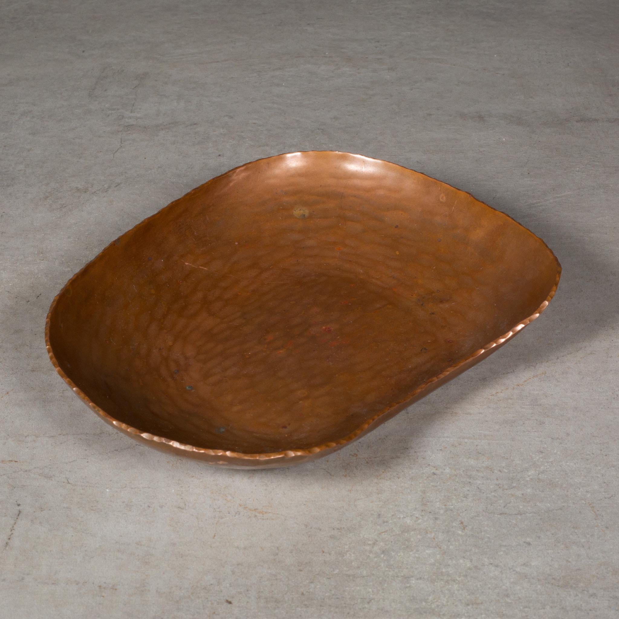 

ABOUT

A mid-century kidney shaped, hammered solid copper dish. Stamped 