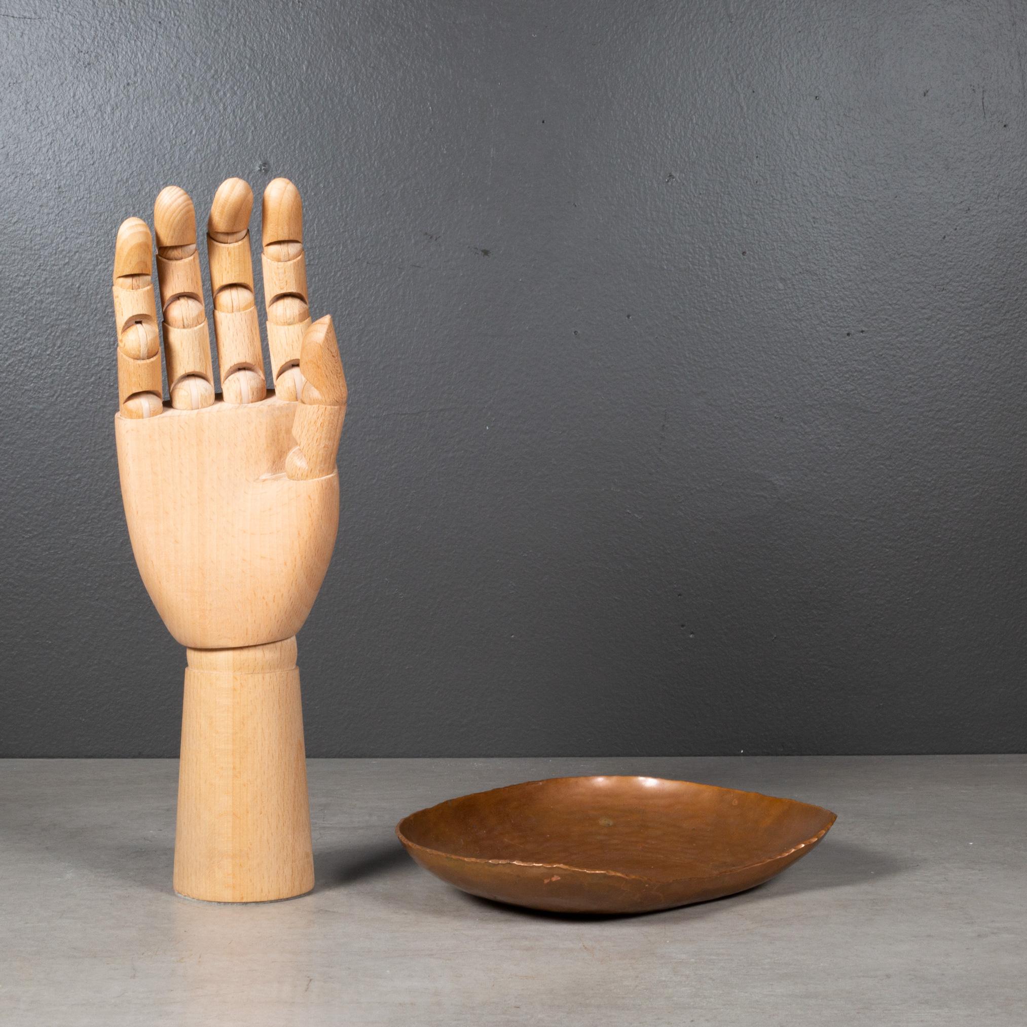 Plato de cobre martillado alemán de mediados de siglo c.1960 en Bueno estado para la venta en San Francisco, CA
