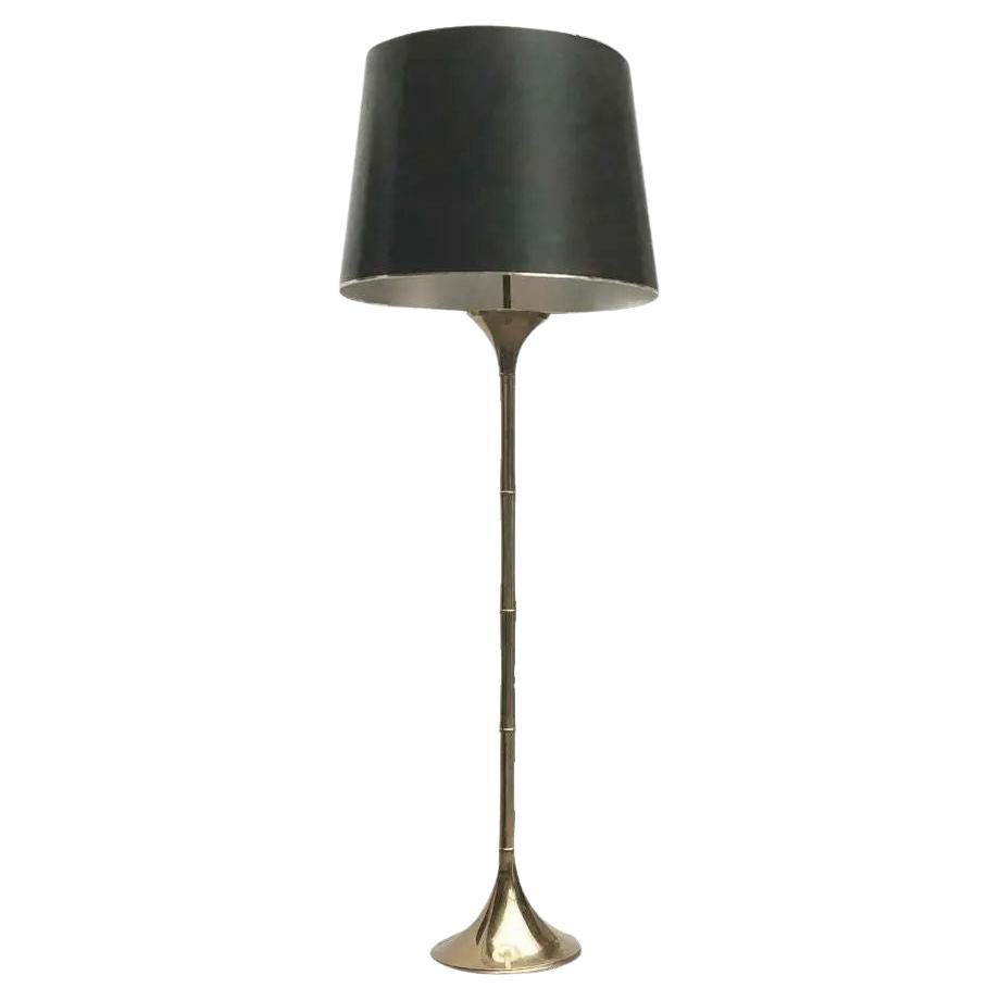 Lámpara de pie de bambú estilo Hollywood Regency alemán de mediados de siglo de Ingo Maurer, años 60 en venta
