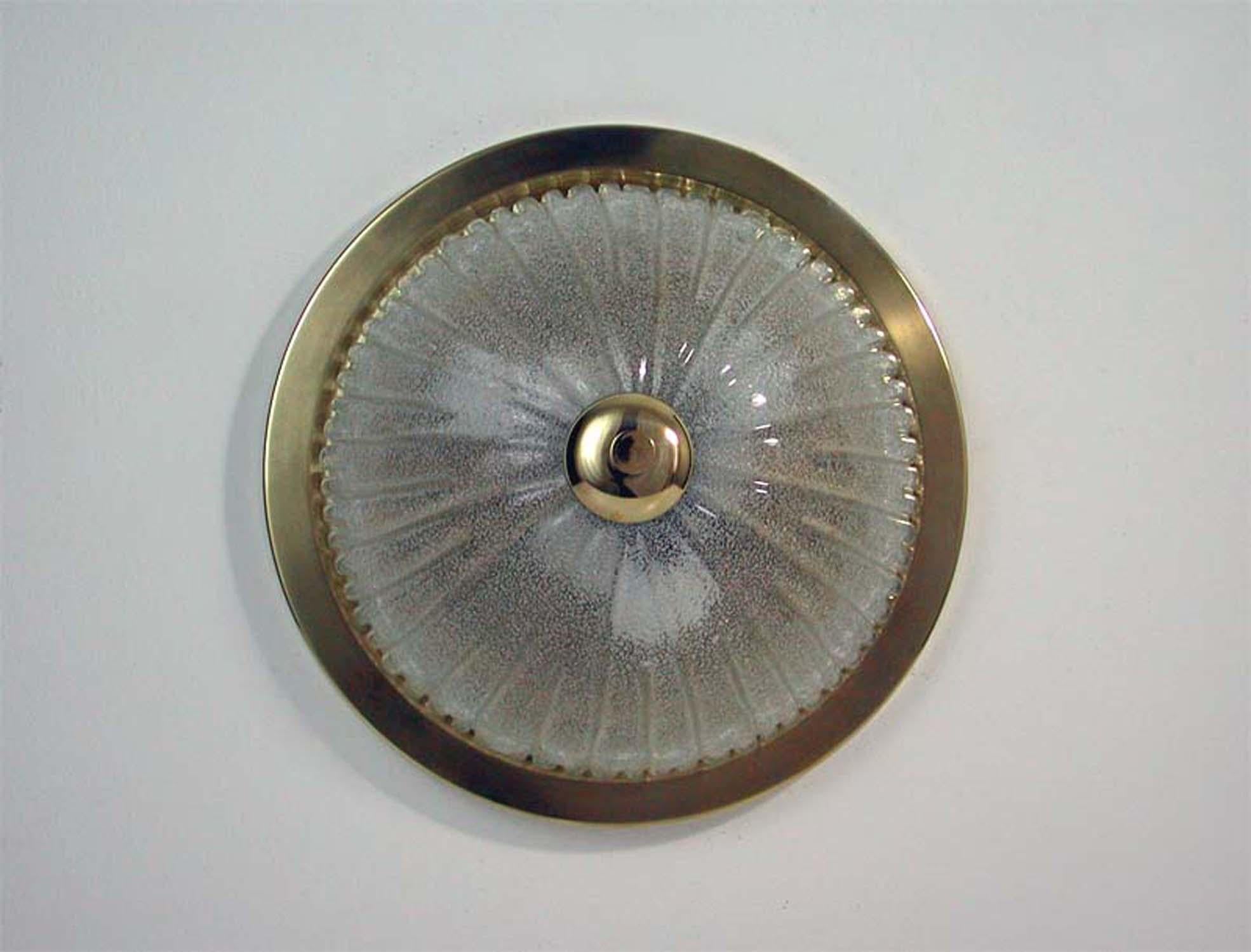 Midcentury German Ice Glass and Brass Flush Mount Wall Light Sconce, 1960s In Good Condition In NUEMBRECHT, NRW