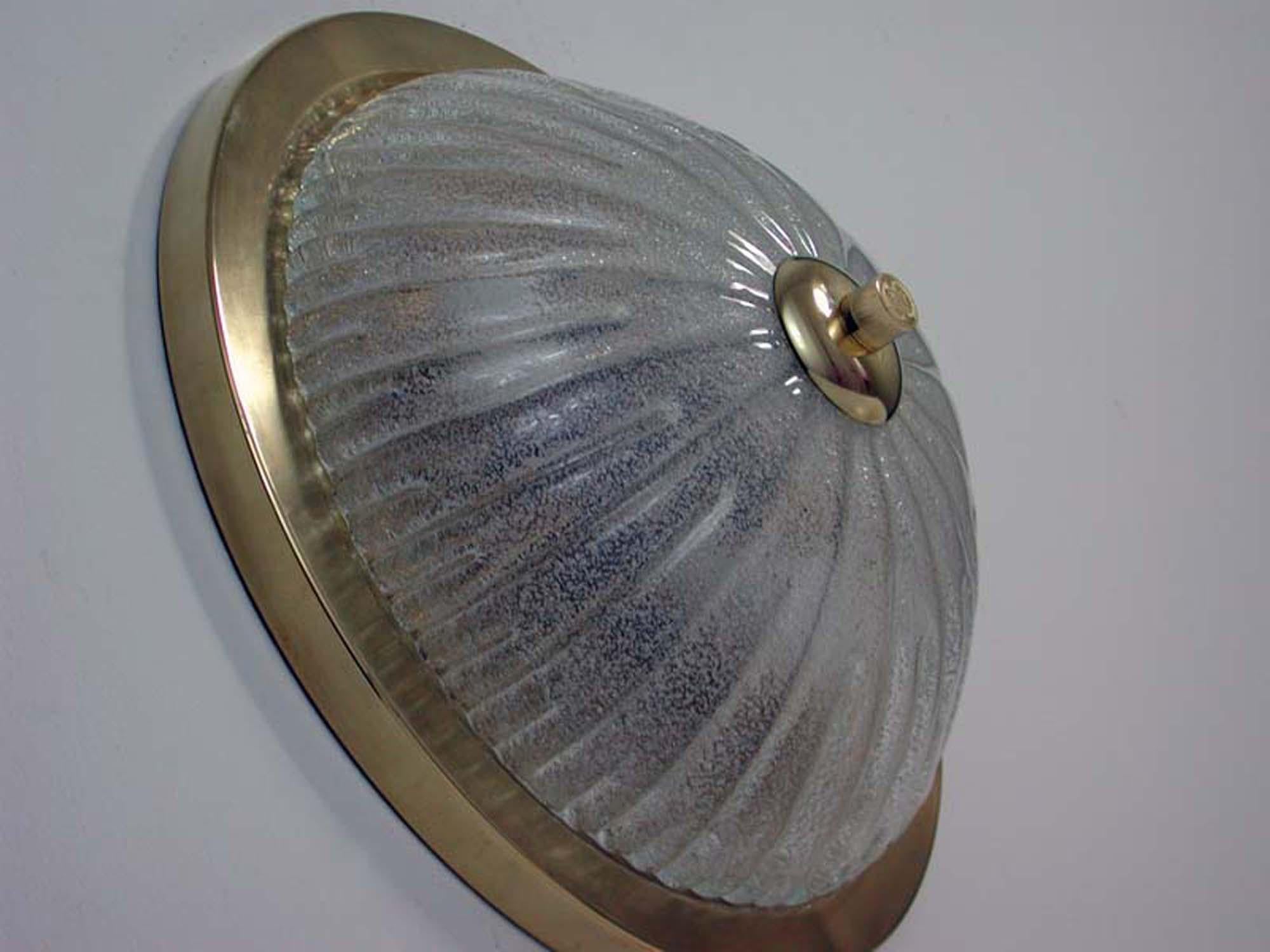 Midcentury German Ice Glass and Brass Flush Mount Wall Light Sconce, 1960s (Mitte des 20. Jahrhunderts)