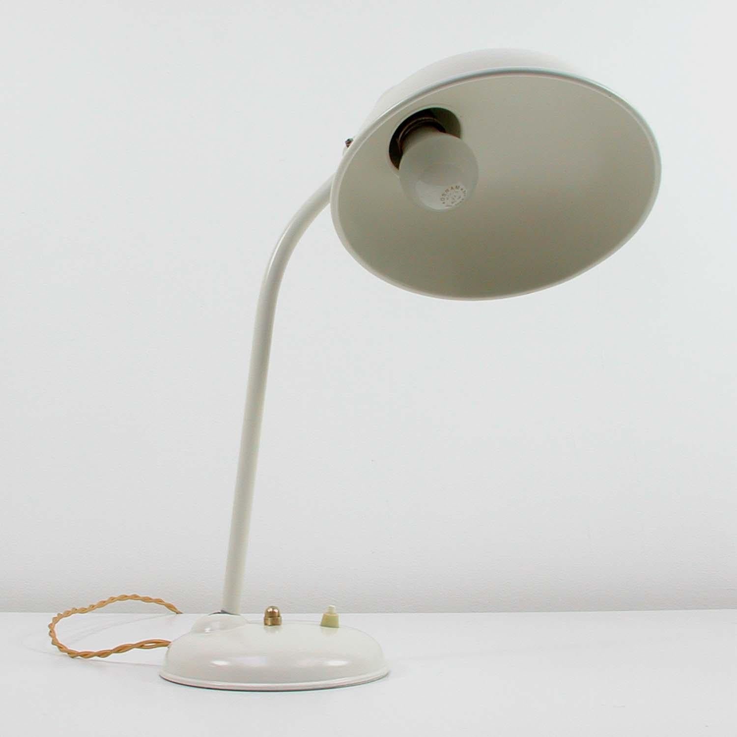 Midcentury German Industrial Work Cream Table Lamp by HELO, 1950s In Good Condition In NUEMBRECHT, NRW
