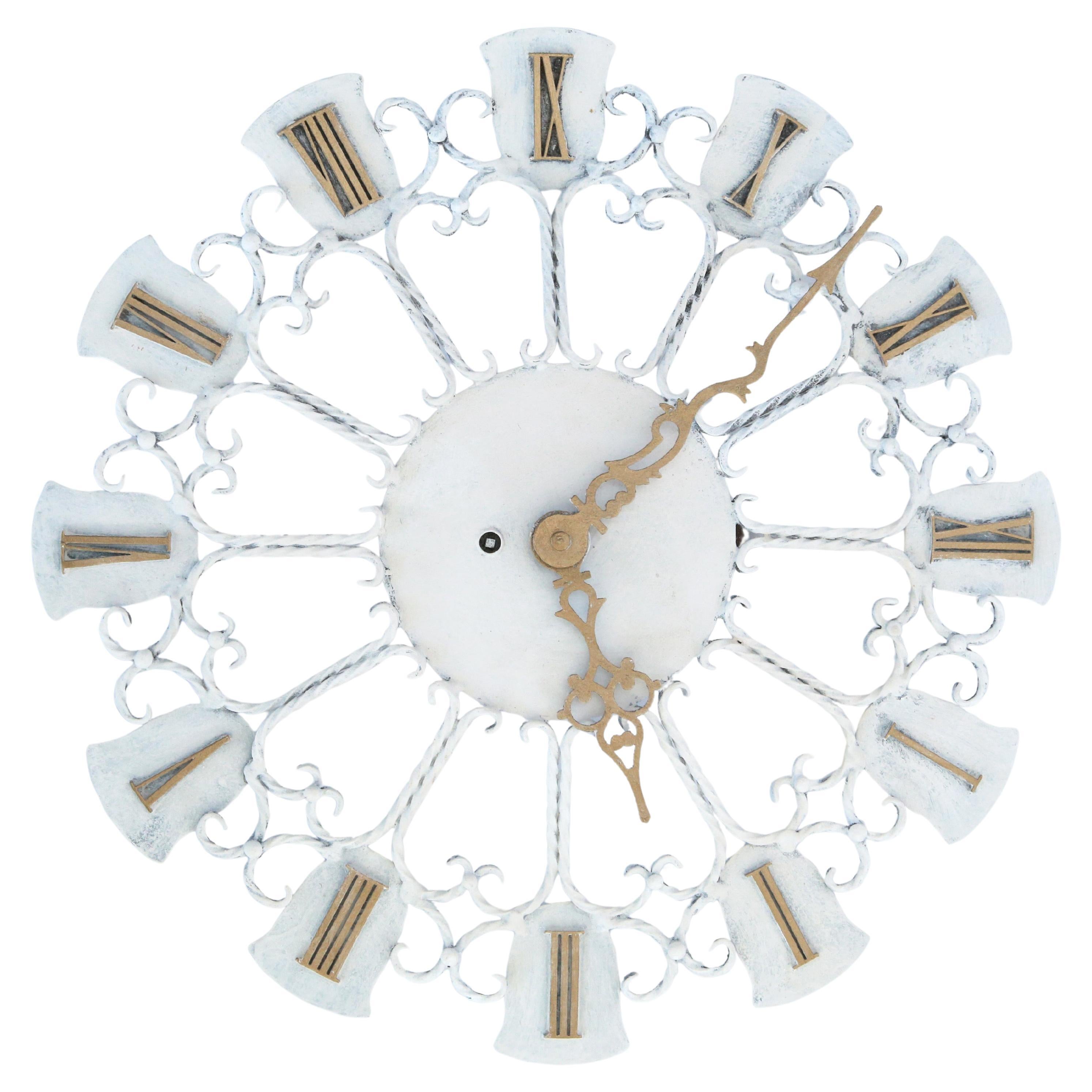 Horloge murale en fer allemand du milieu du siècle Bon état - En vente à Malibu, CA