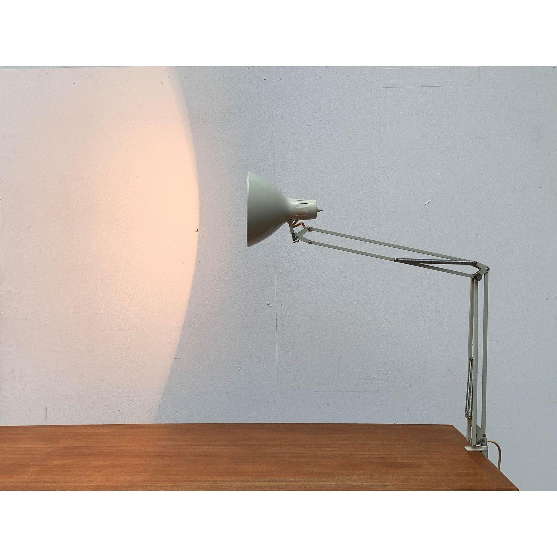 Lampe de table L-1 allemande du milieu du siècle dernier par Jac Jacobsen pour Luxo, années 1960 en vente 3