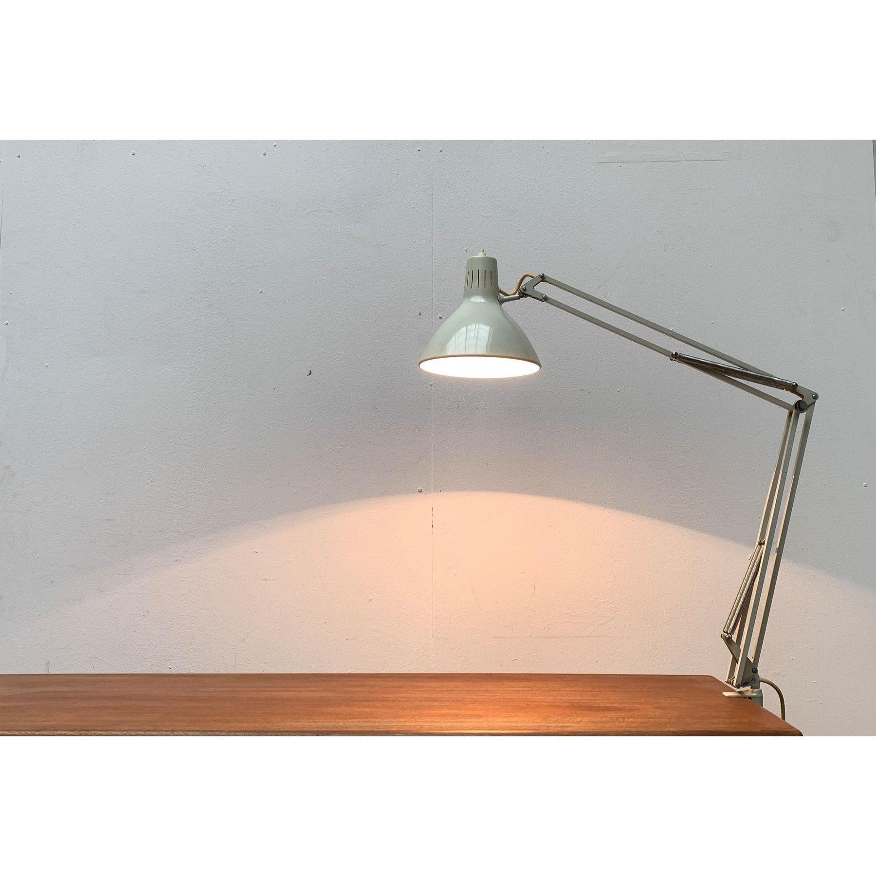 Lampe de table L-1 allemande du milieu du siècle dernier par Jac Jacobsen pour Luxo, années 1960 en vente 4
