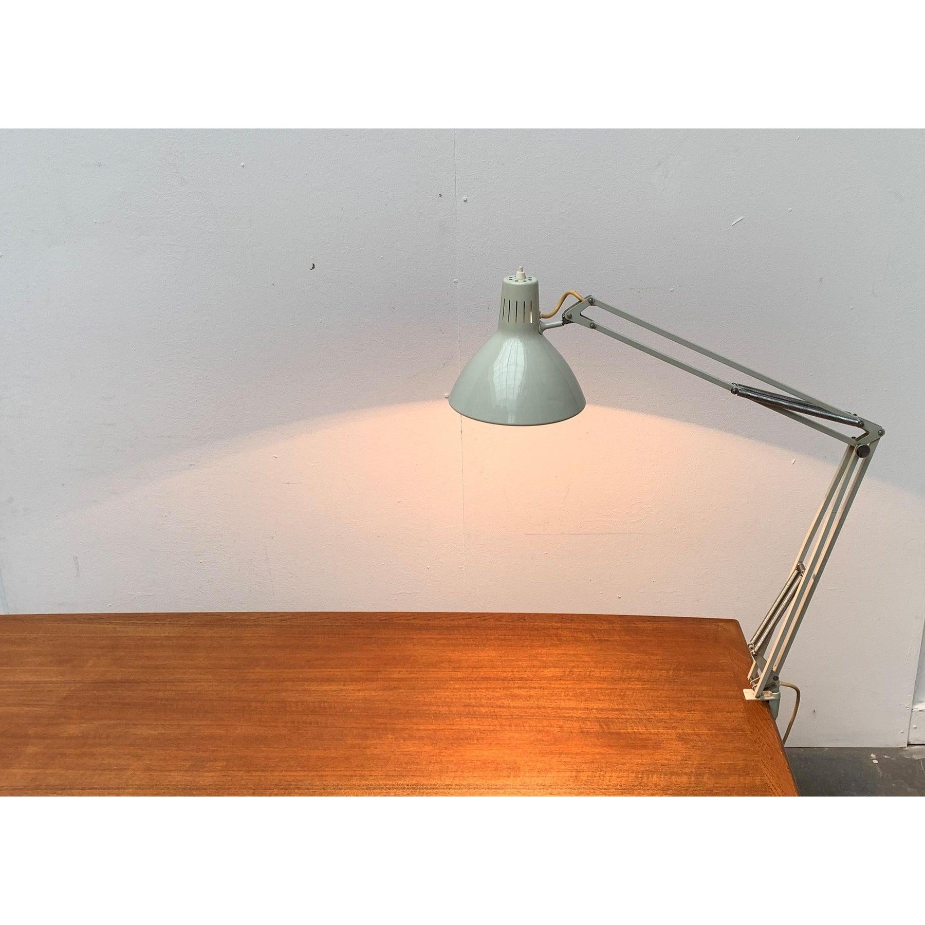Lampe de table L-1 allemande du milieu du siècle dernier par Jac Jacobsen pour Luxo, années 1960 en vente 5