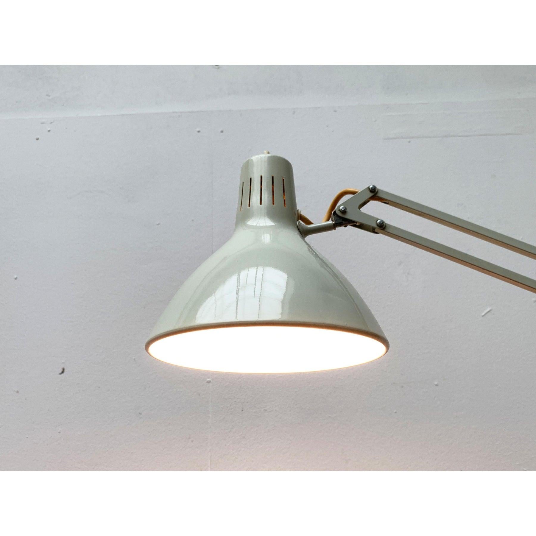 Allemand Lampe de table L-1 allemande du milieu du siècle dernier par Jac Jacobsen pour Luxo, années 1960 en vente