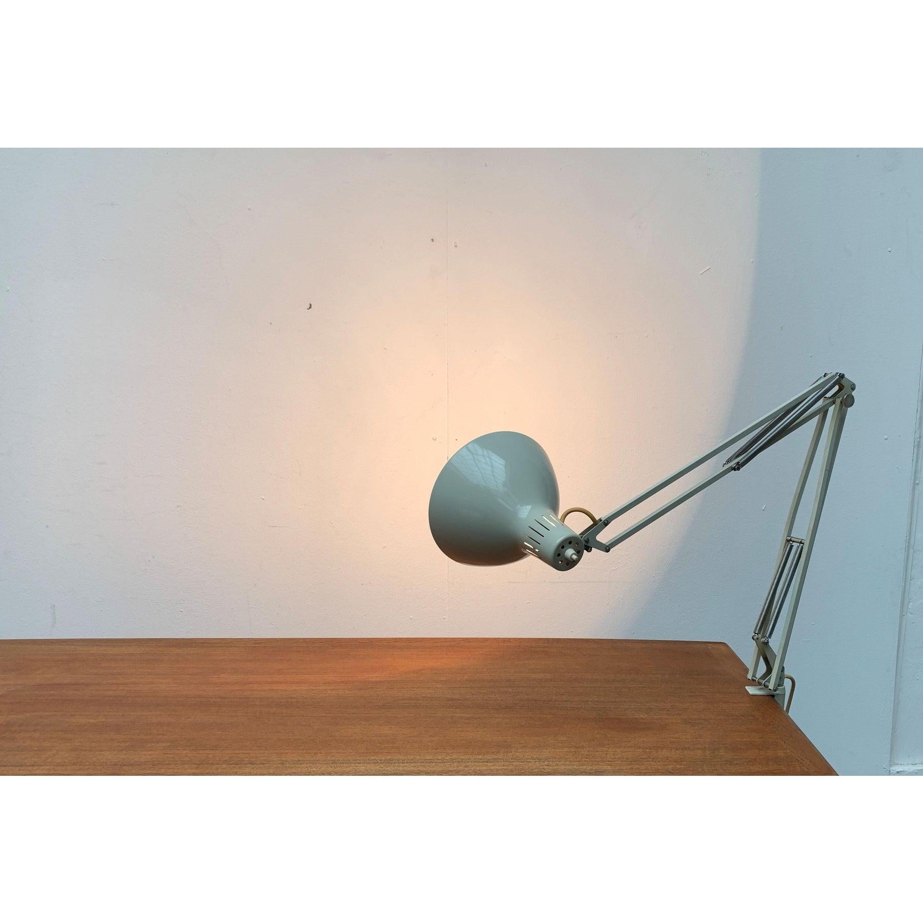 Lampe de table L-1 allemande du milieu du siècle dernier par Jac Jacobsen pour Luxo, années 1960 Excellent état - En vente à Hamburg, DE