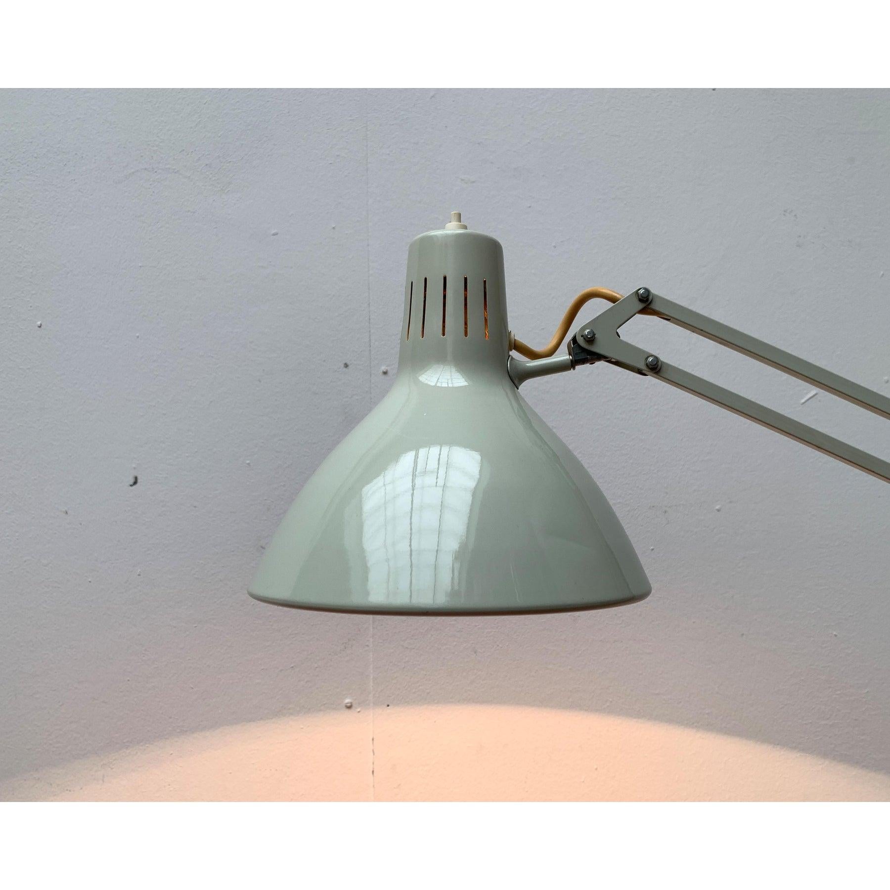 20ième siècle Lampe de table L-1 allemande du milieu du siècle dernier par Jac Jacobsen pour Luxo, années 1960 en vente