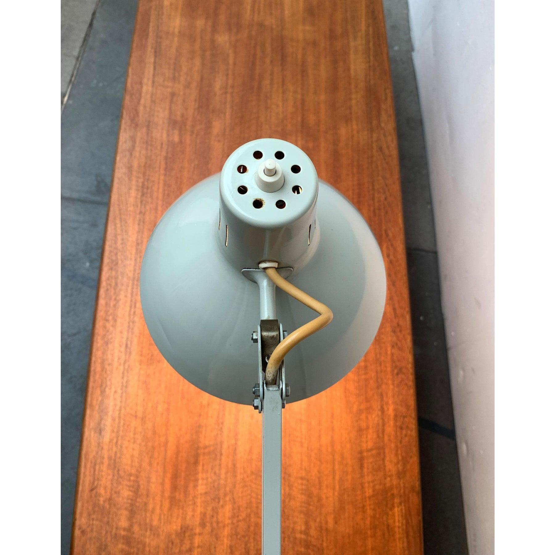 Lampe de table L-1 allemande du milieu du siècle dernier par Jac Jacobsen pour Luxo, années 1960 en vente 1