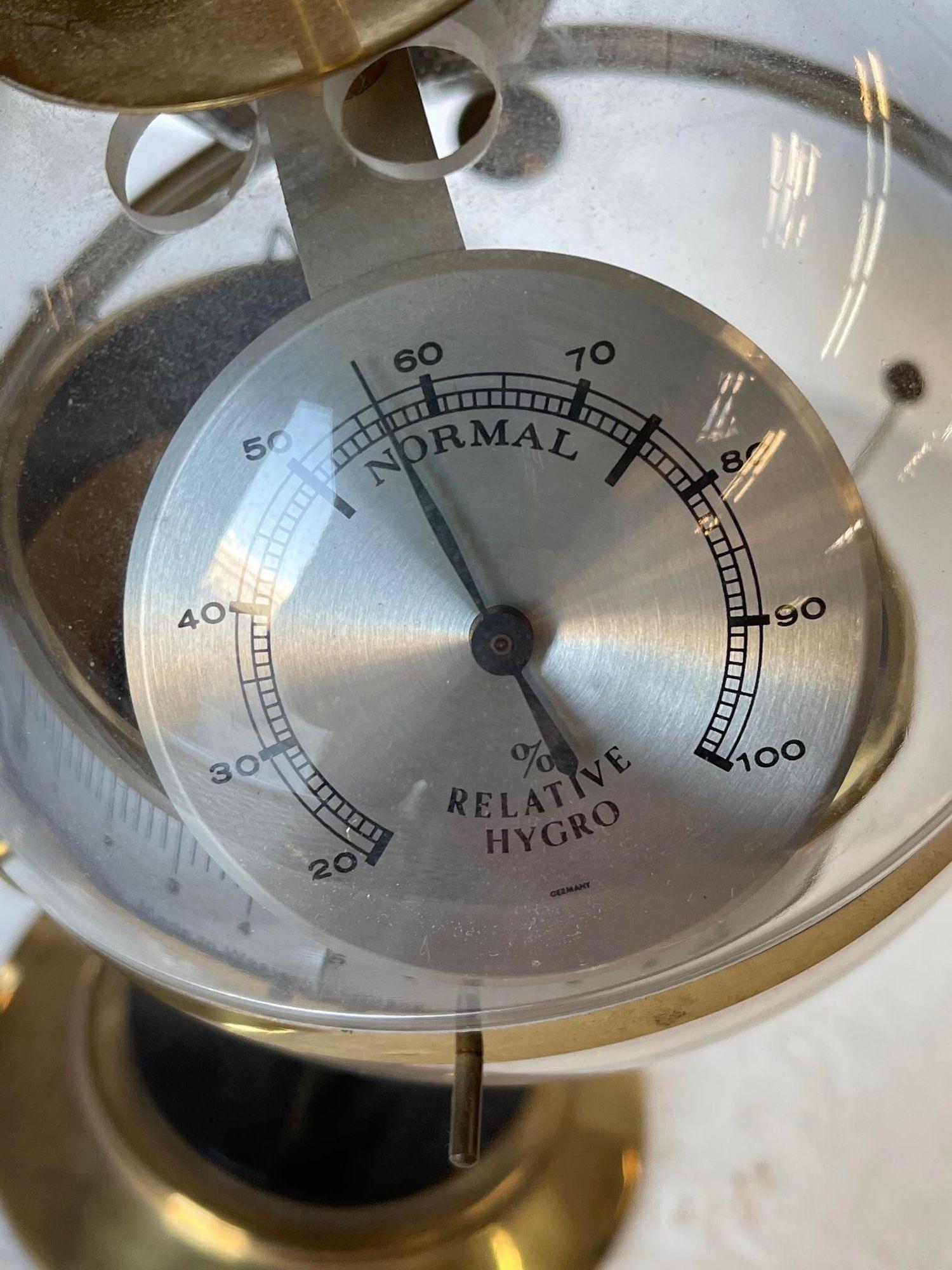 Hygromètre météorologique de fabrication allemande du milieu du siècle dernier, vers 1960 en vente 1