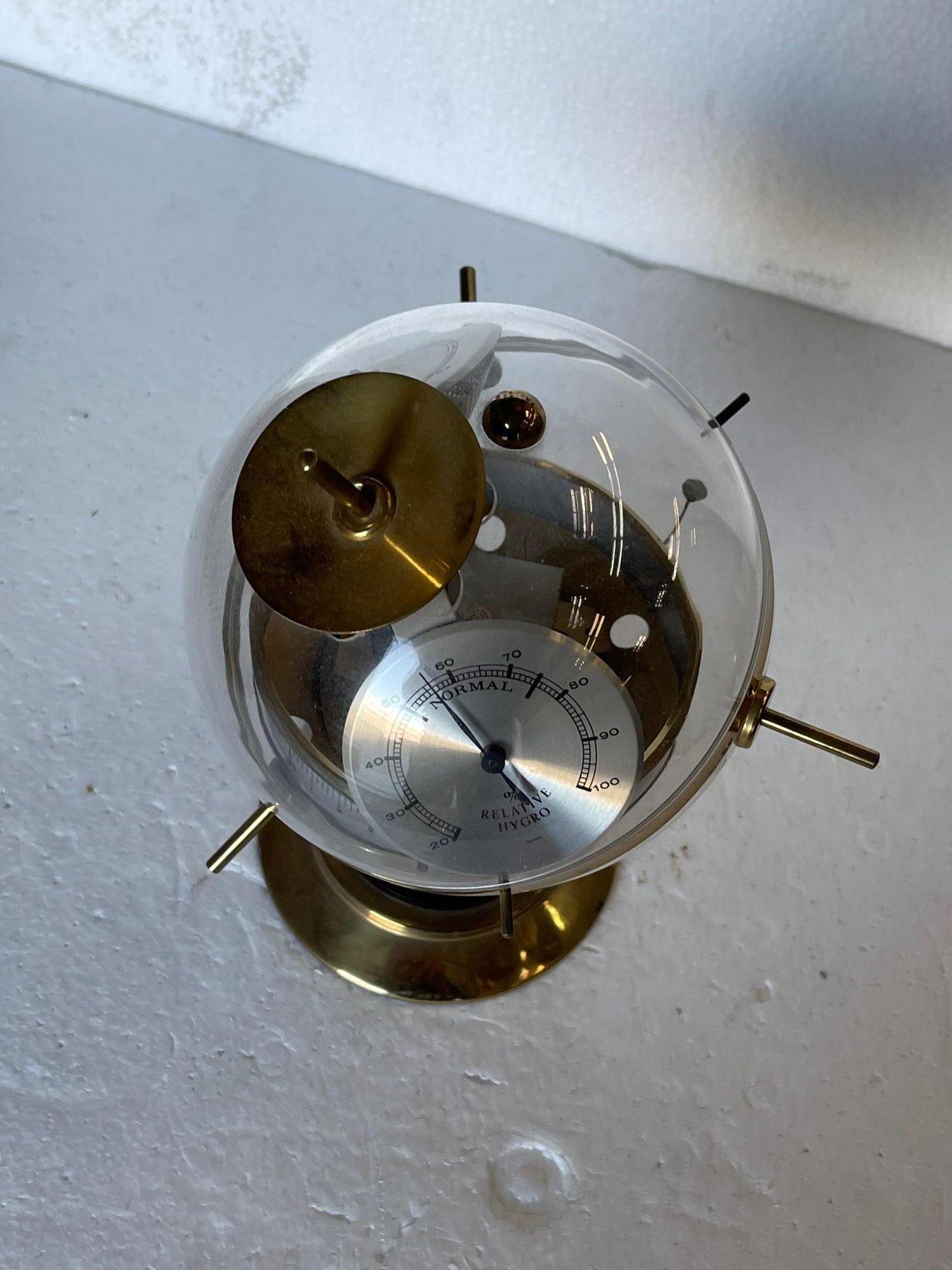 Hygromètre météorologique de fabrication allemande du milieu du siècle dernier, vers 1960 en vente 2