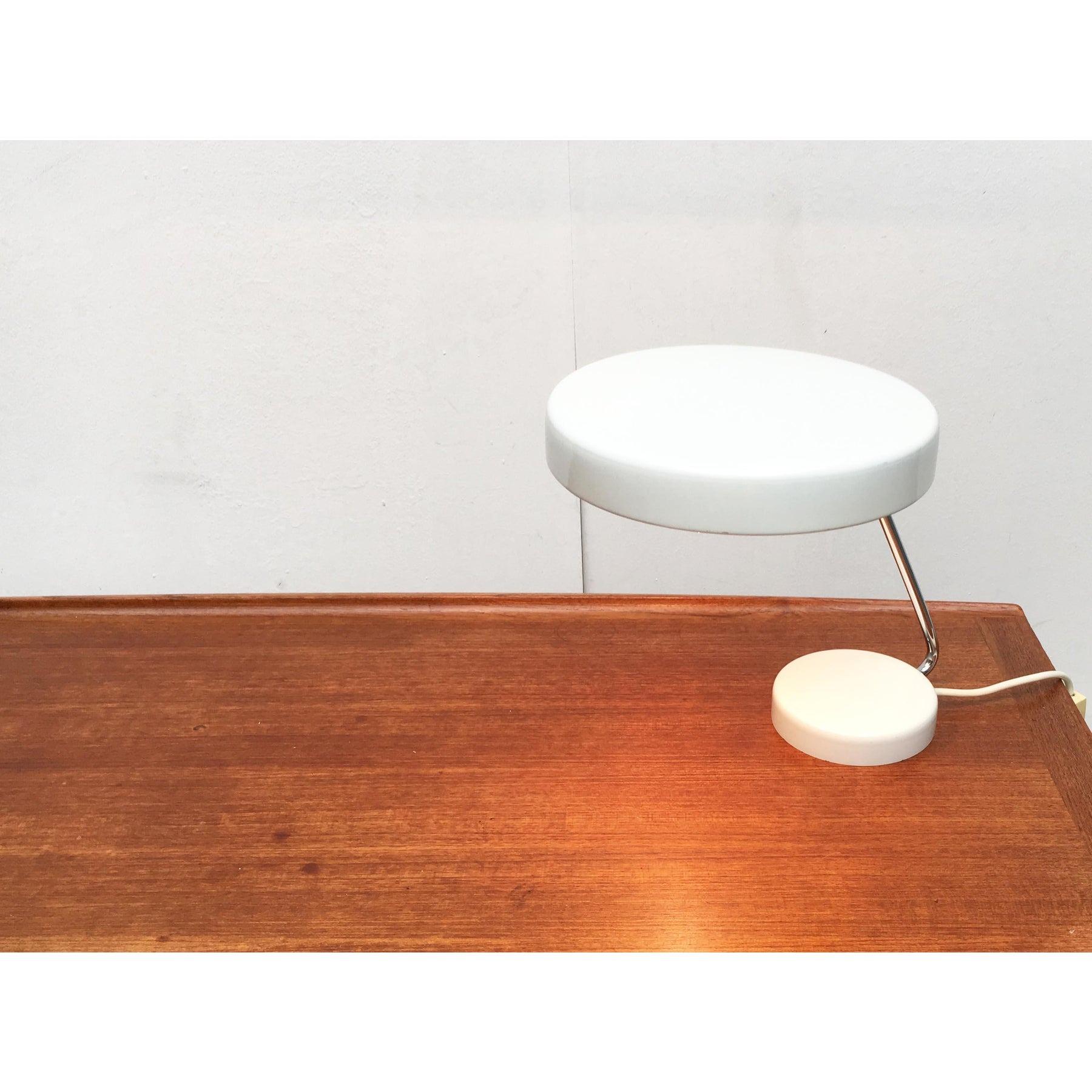 Lampe de table minimaliste allemande du milieu du siècle 6658 de Kaiser Idell/Kaiser Leuchten en vente 4