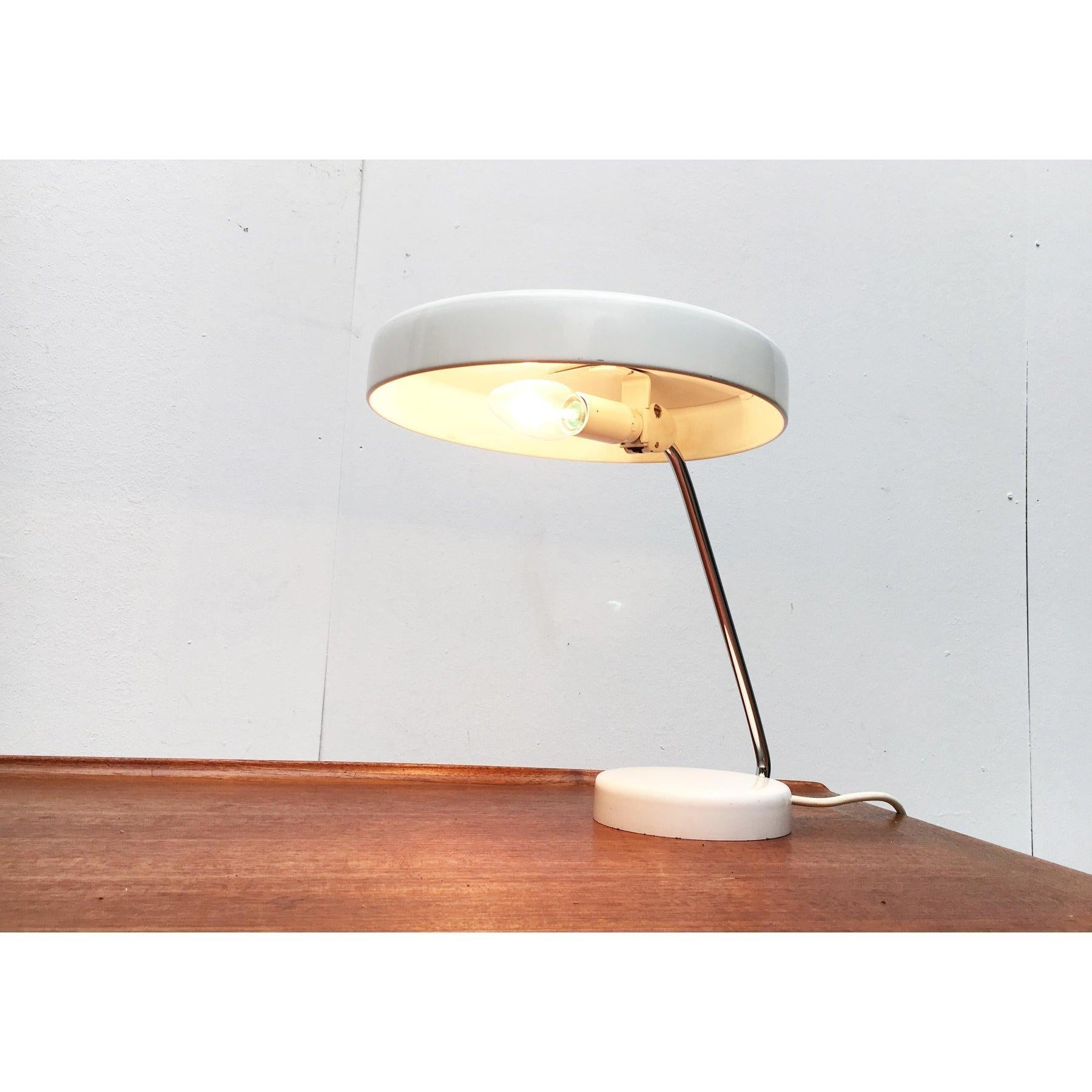 Mid-Century Modern Lampe de table minimaliste allemande du milieu du siècle 6658 de Kaiser Idell/Kaiser Leuchten en vente