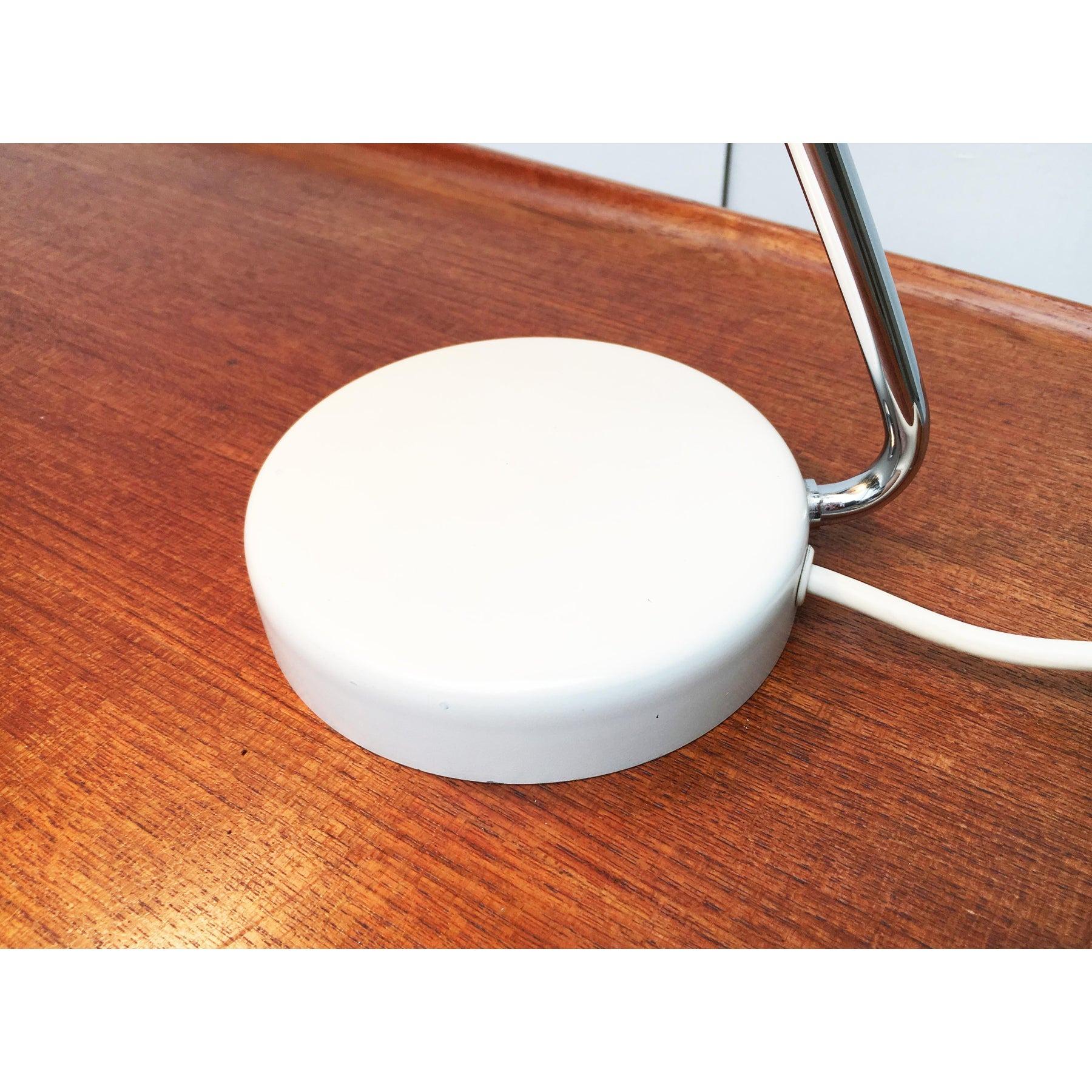 Lampe de table minimaliste allemande du milieu du siècle 6658 de Kaiser Idell/Kaiser Leuchten Bon état - En vente à Hamburg, DE