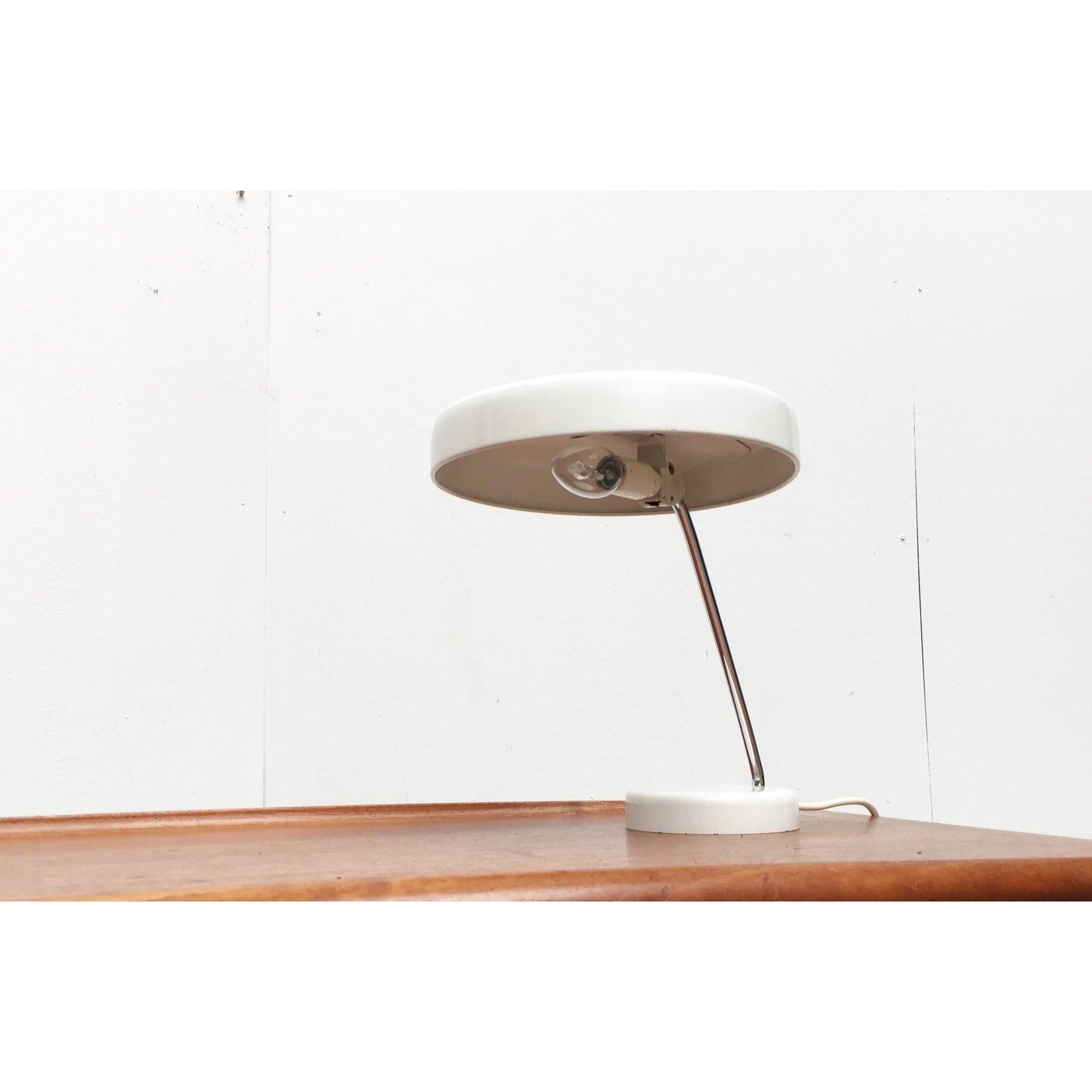 Métal Lampe de table minimaliste allemande du milieu du siècle 6658 de Kaiser Idell/Kaiser Leuchten en vente