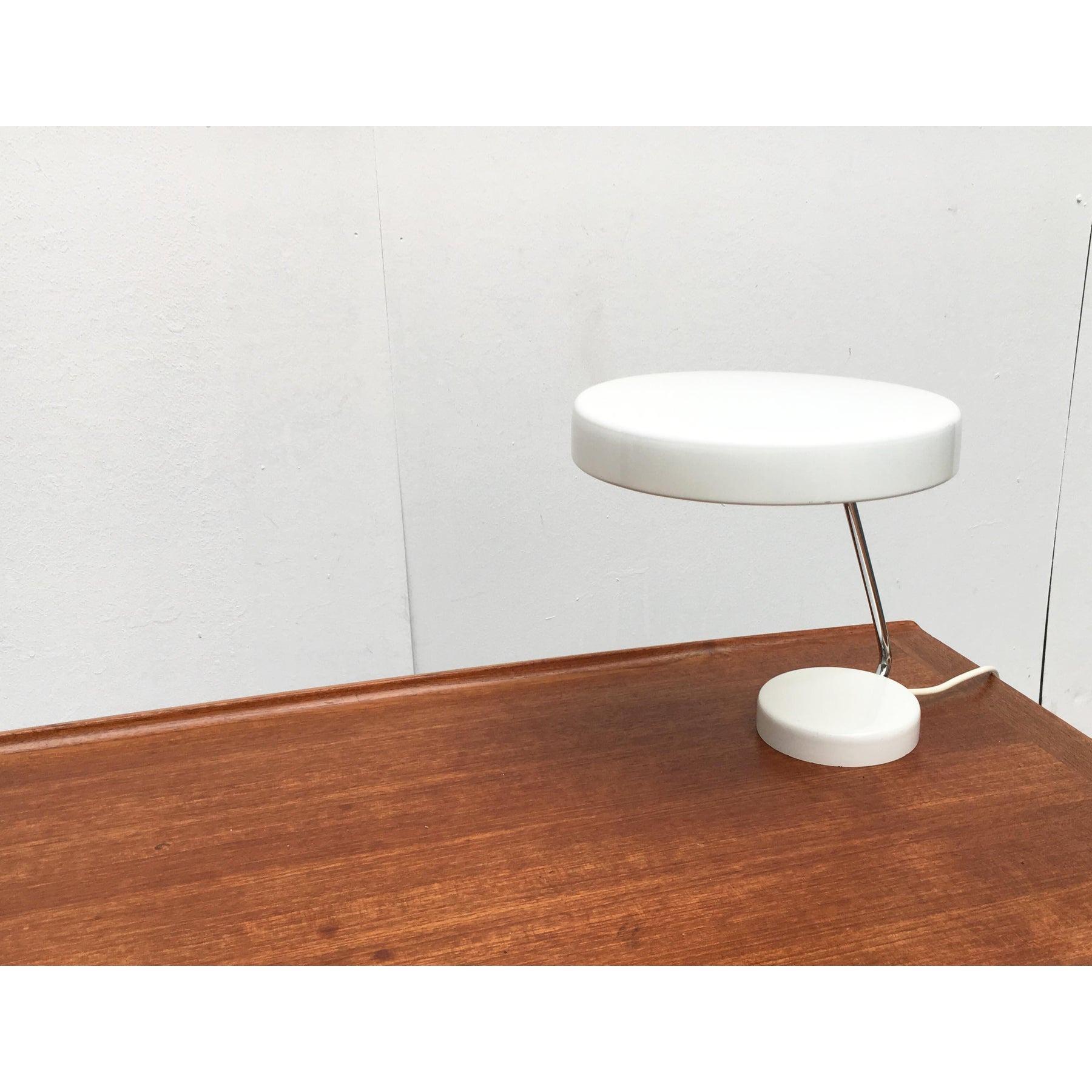 Lampe de table minimaliste allemande du milieu du siècle 6658 de Kaiser Idell/Kaiser Leuchten en vente 1