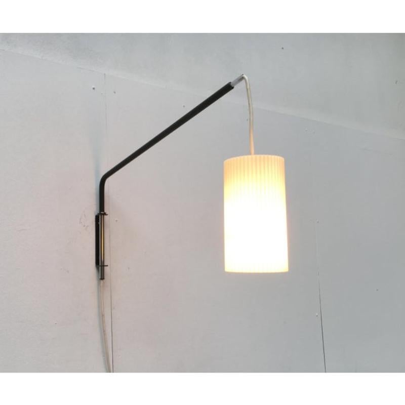 Lampada da parete a sbalzo minimalista tedesca di metà secolo di Erco In condizioni buone in vendita a Hamburg, DE