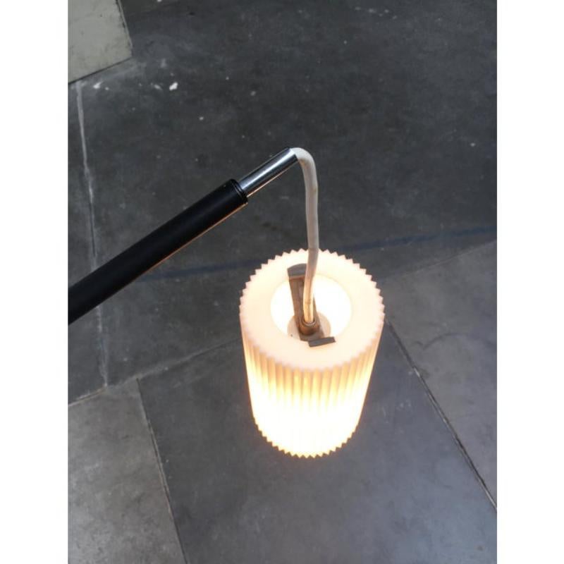 Lampada da parete a sbalzo minimalista tedesca di metà secolo di Erco in vendita 2