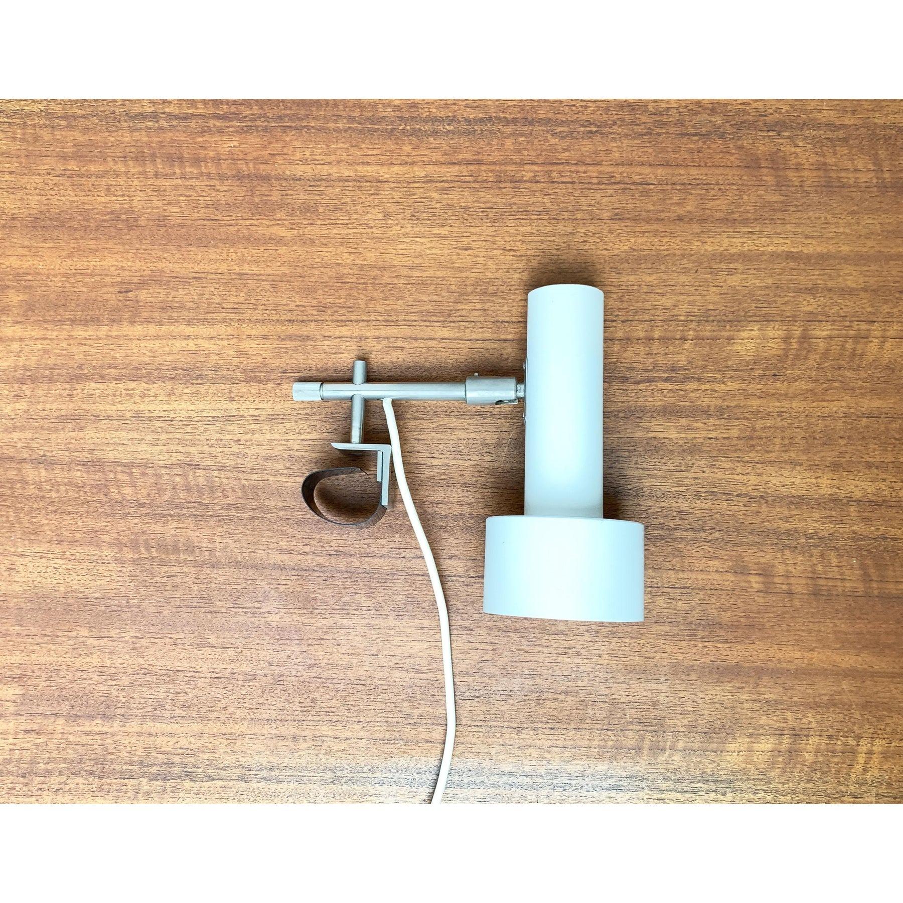 Lámpara de pinza minimalista alemana de mediados de siglo de Beisl, años 60 en venta 5