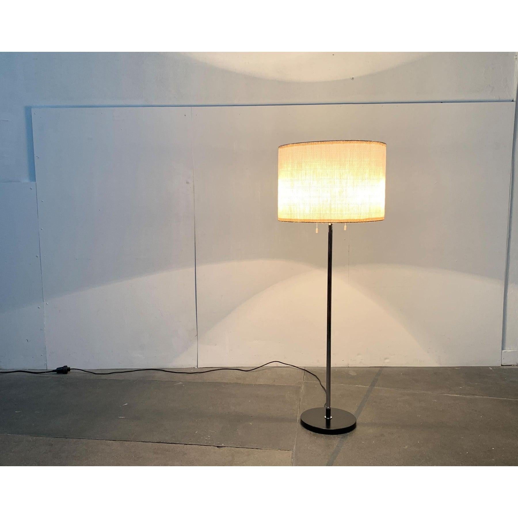 Lampada da terra minimalista tedesca di metà secolo di Cosack, anni '60 in vendita 2