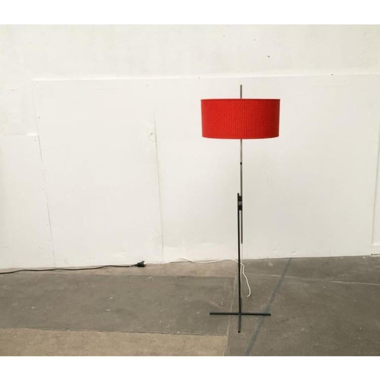 Lampada da terra minimalista tedesca di metà secolo di Kaiser Idell, anni '60 In condizioni buone in vendita a Hamburg, DE