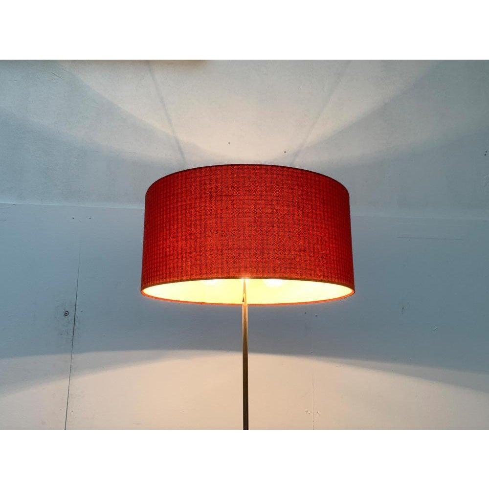 Tedesco Lampada da terra minimalista tedesca di metà secolo di Kaiser Idell / Kaiser Leuchten in vendita