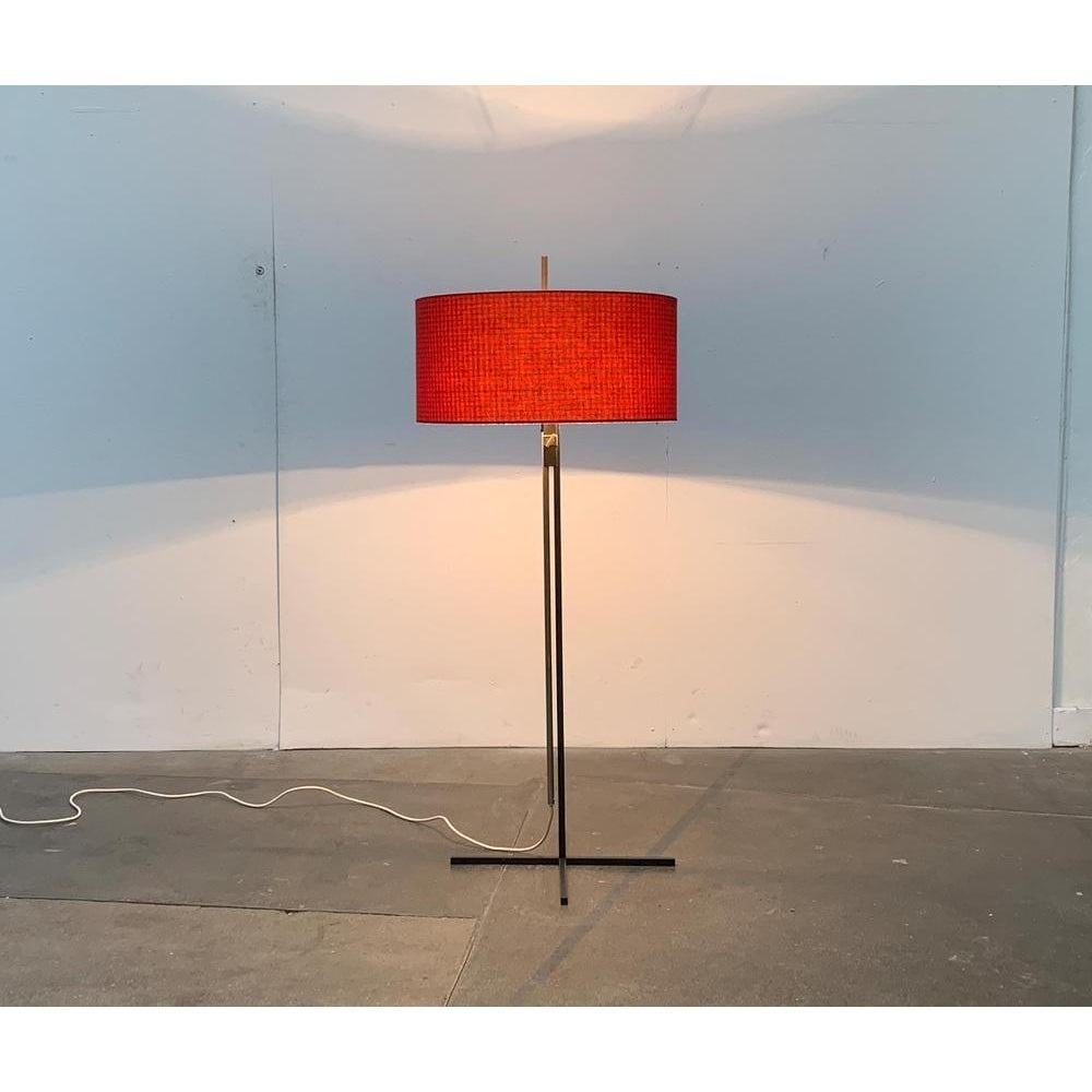 Lampada da terra minimalista tedesca di metà secolo di Kaiser Idell / Kaiser Leuchten In condizioni ottime in vendita a Hamburg, DE
