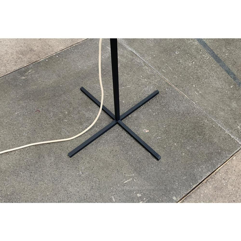 Mid-Century moderno Lampada da terra minimalista tedesca di metà secolo di Kaiser Idell / Leuchten, anni '60 in vendita