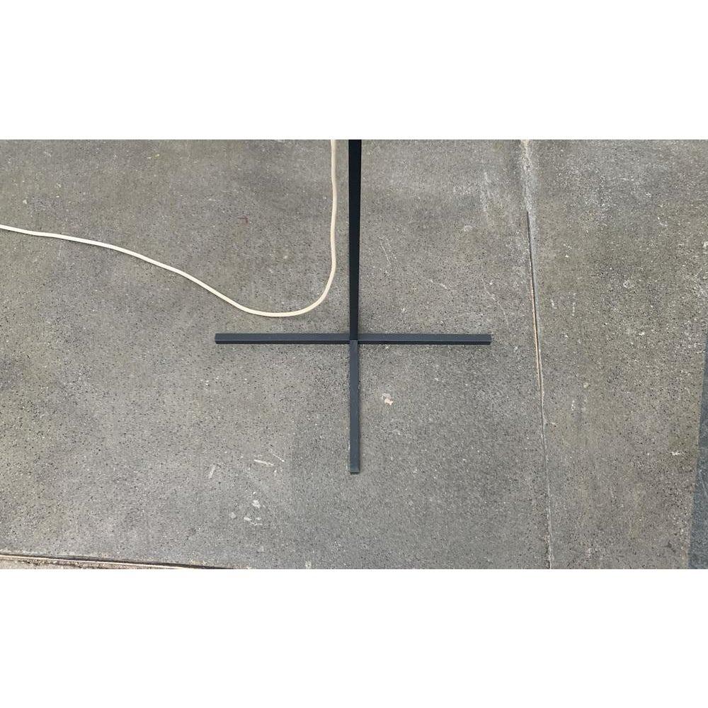 Lampada da terra minimalista tedesca di metà secolo di Kaiser Idell / Leuchten, anni '60 in vendita 1