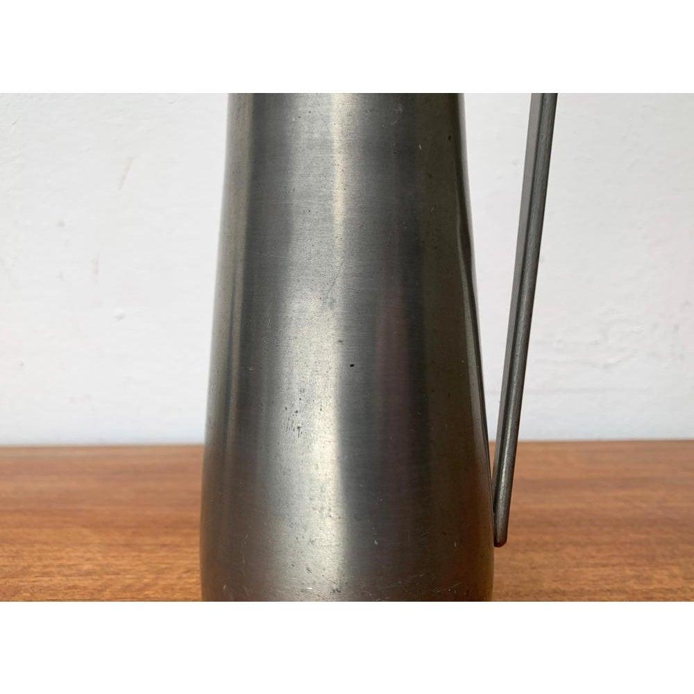 Mid-Century German Minimalist Metal Carafe Vase by Harald Buchrucker, 1960s im Angebot 4